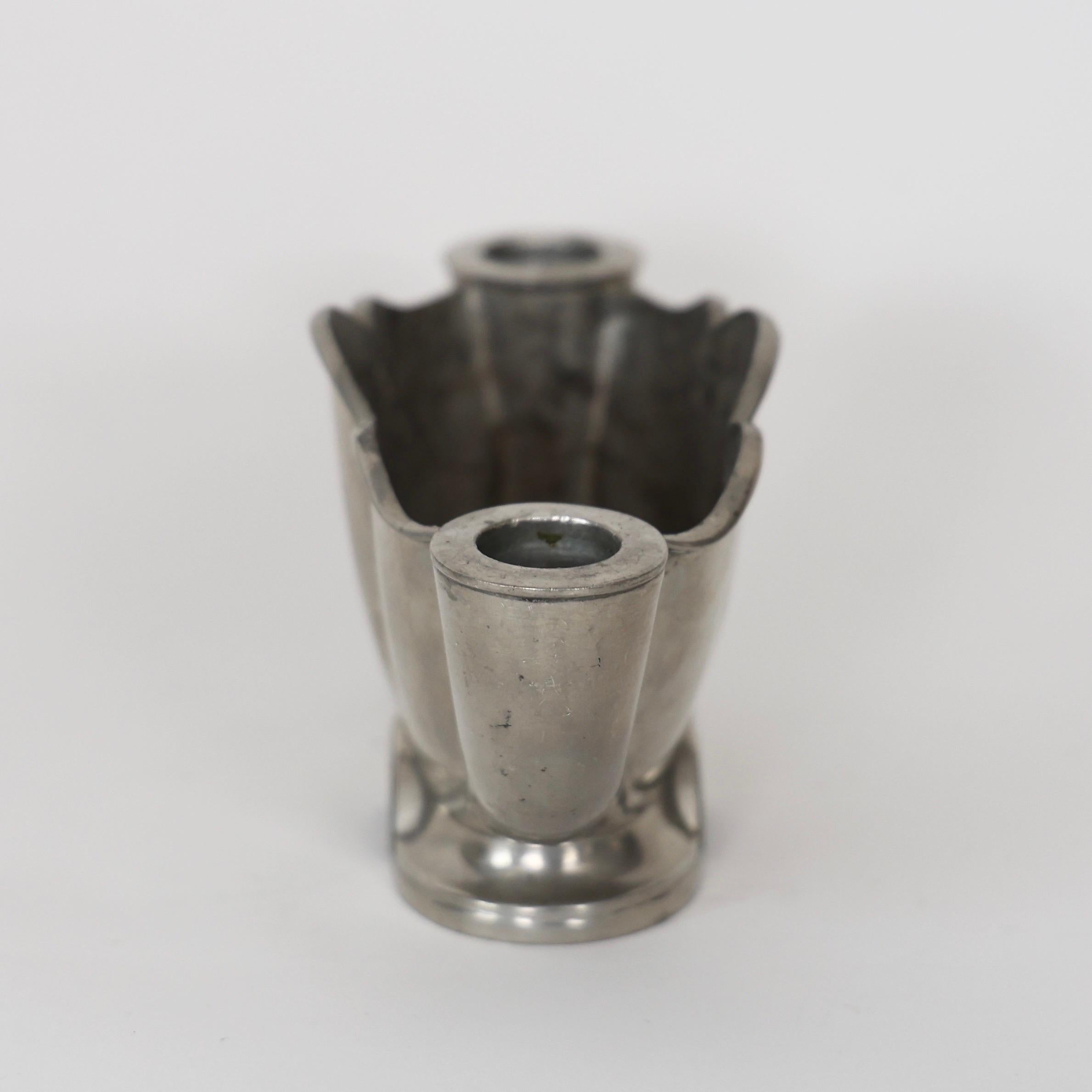 Vaso e portacandele combinati in peltro di Just Andersen, anni '30, Danimarca in vendita 3