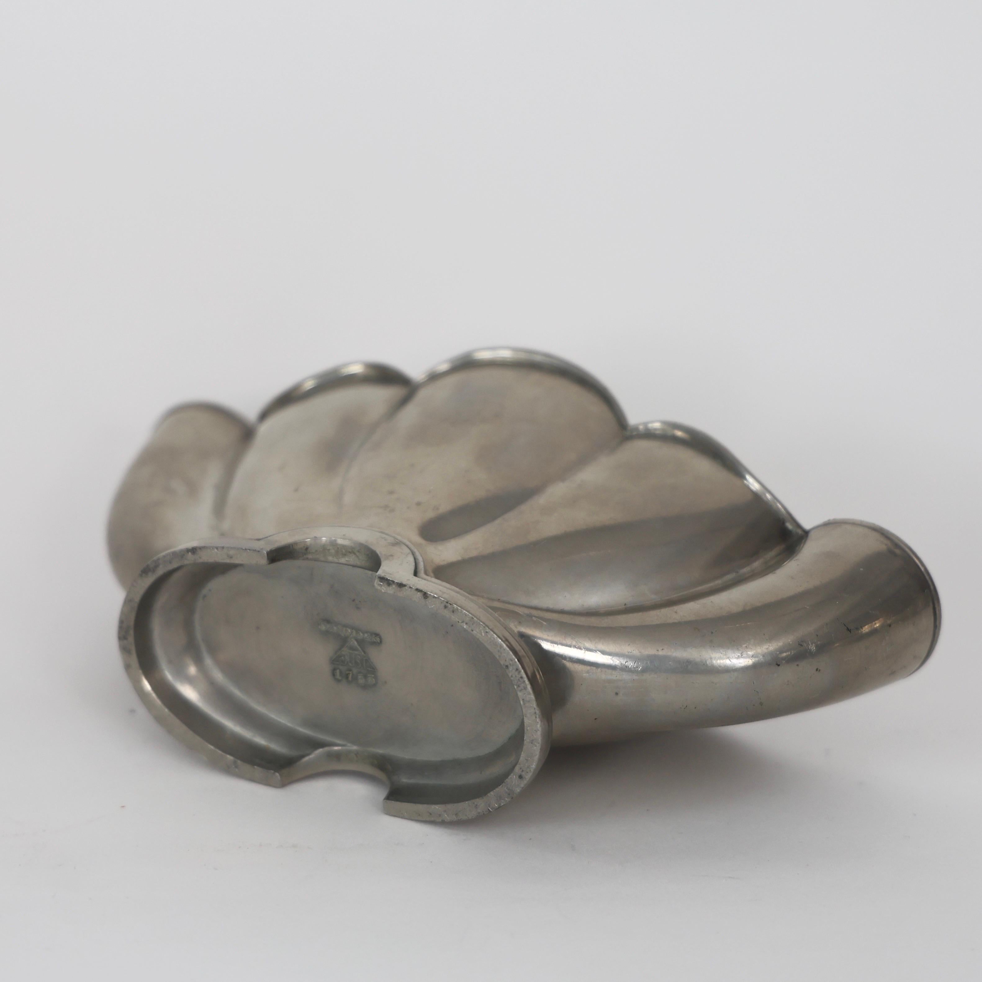 Vaso e portacandele combinati in peltro di Just Andersen, anni '30, Danimarca in vendita 5