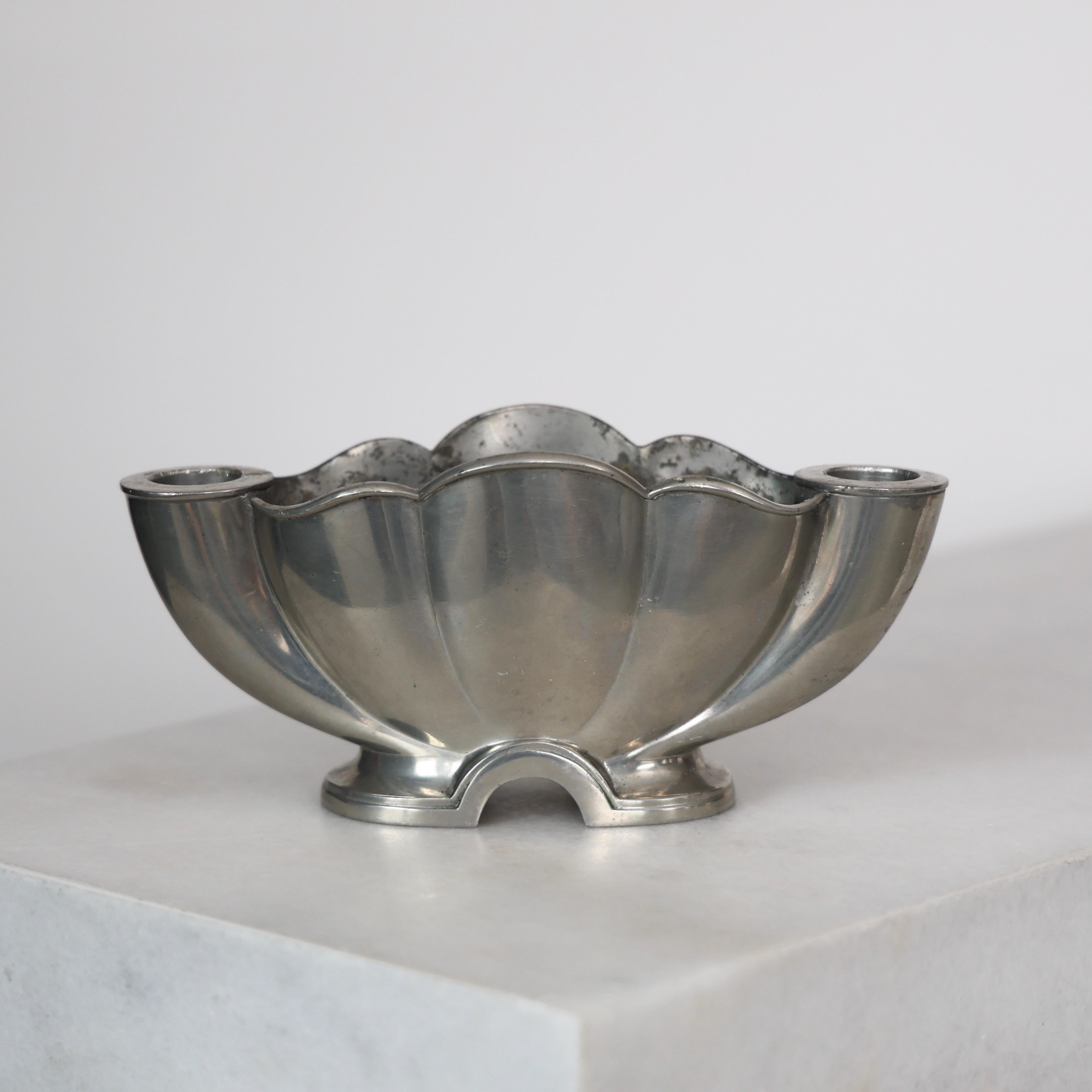 Danese Vaso e portacandele combinati in peltro di Just Andersen, anni '30, Danimarca in vendita