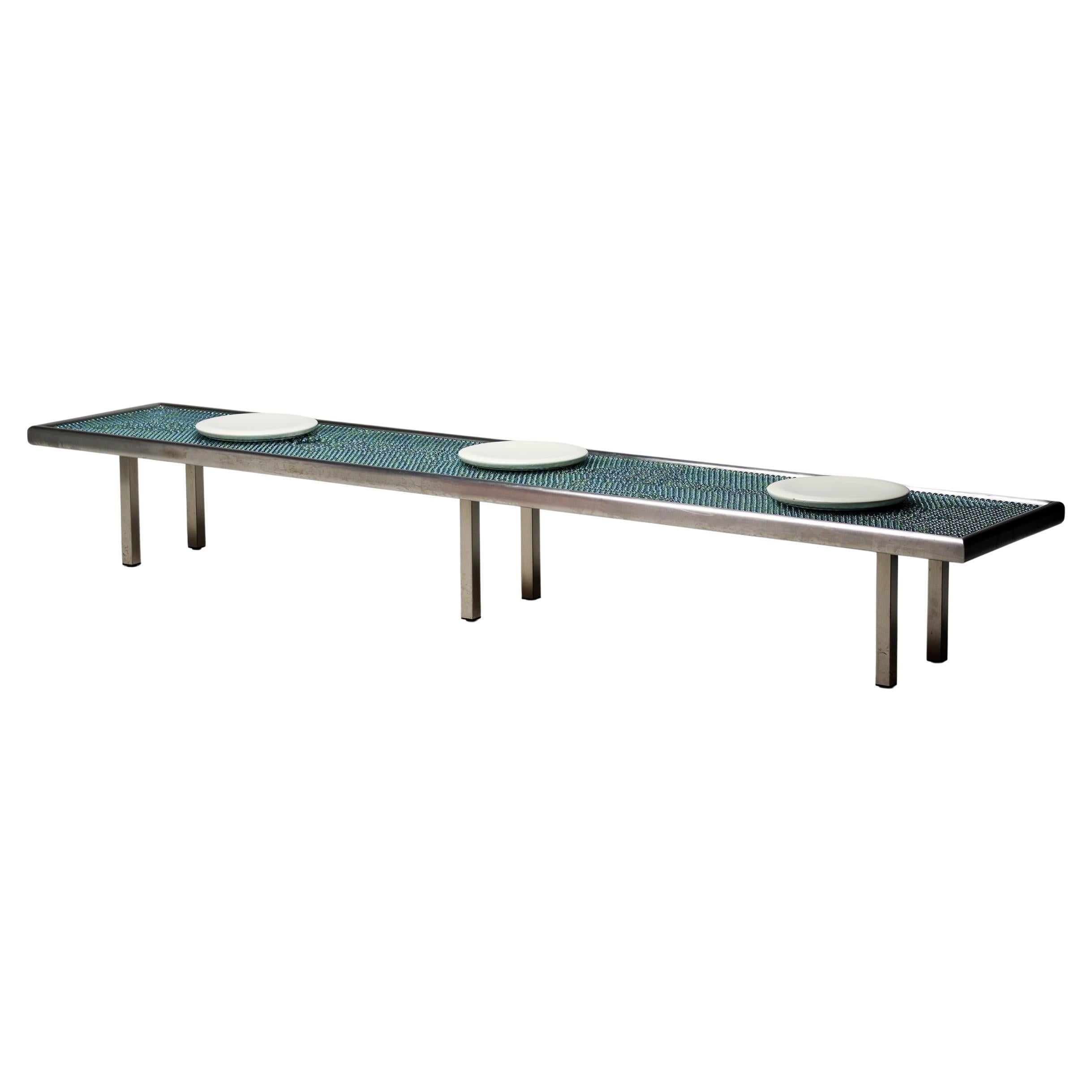 Banc Come A Little Bit Closer de Nina Farkache Droog, design néerlandais post-moderne en vente