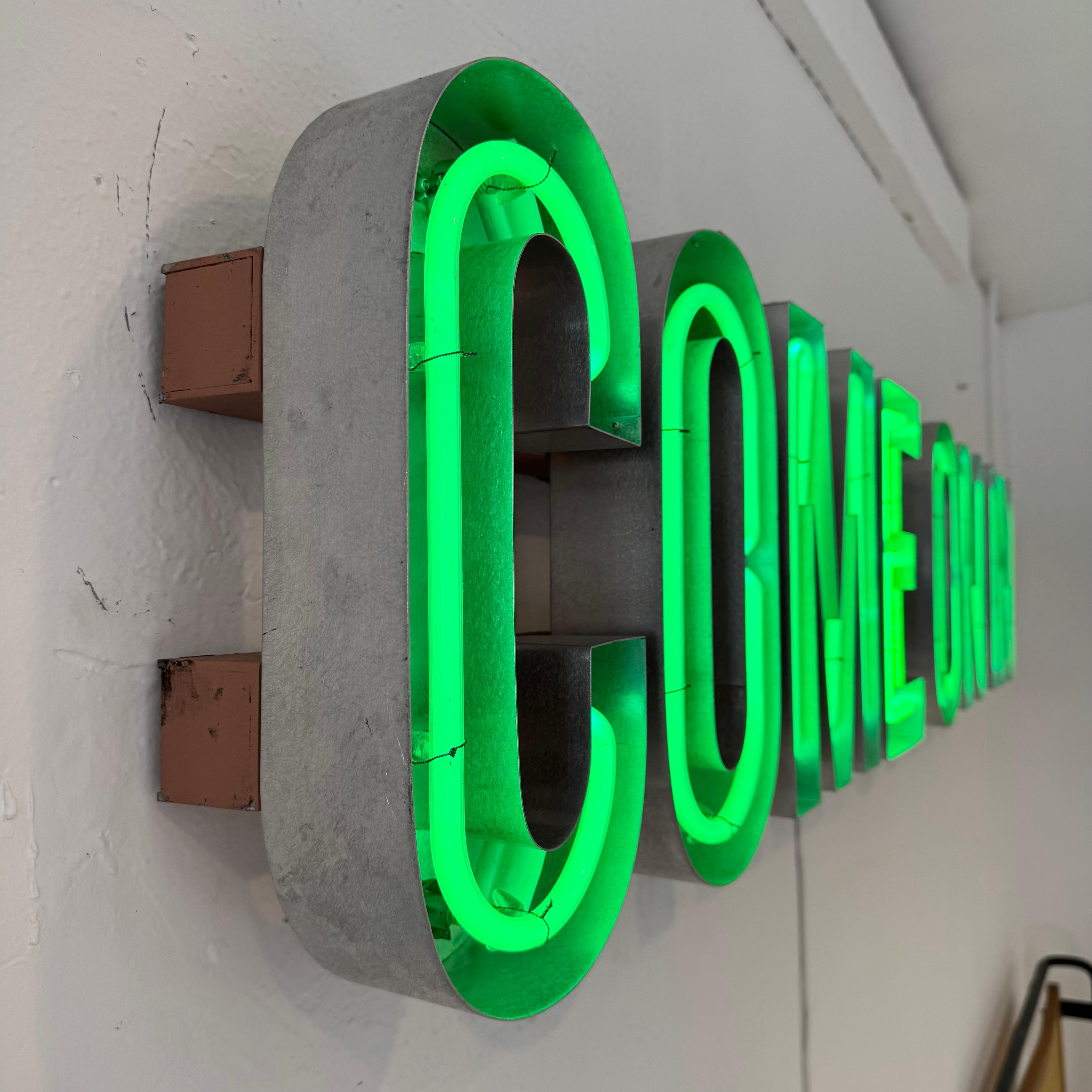 'COME ON IN' Neon Sign , 1990s USA In Good Condition For Sale In Los Angeles, CA