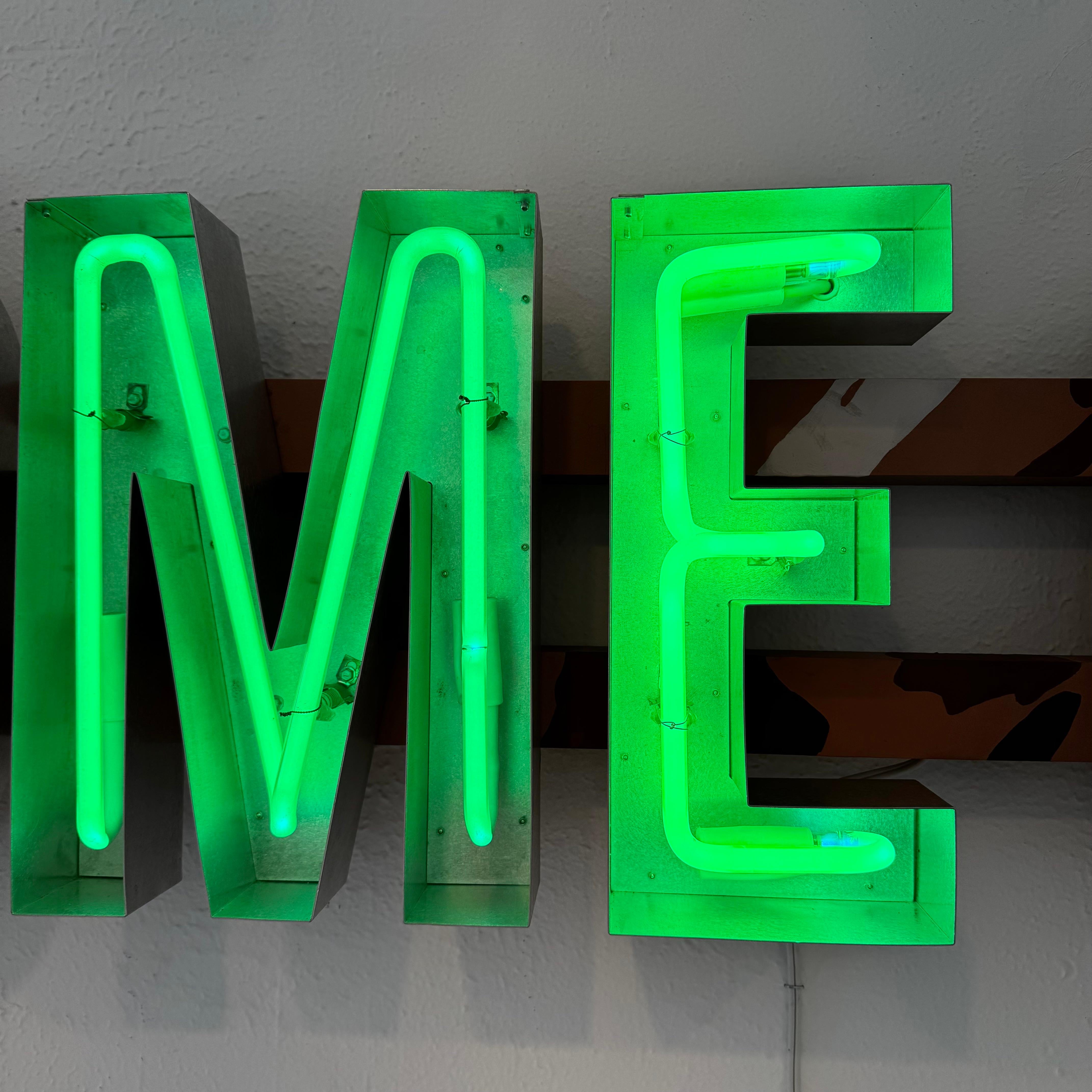'COME ON IN' Neon Sign , 1990s USA For Sale 2