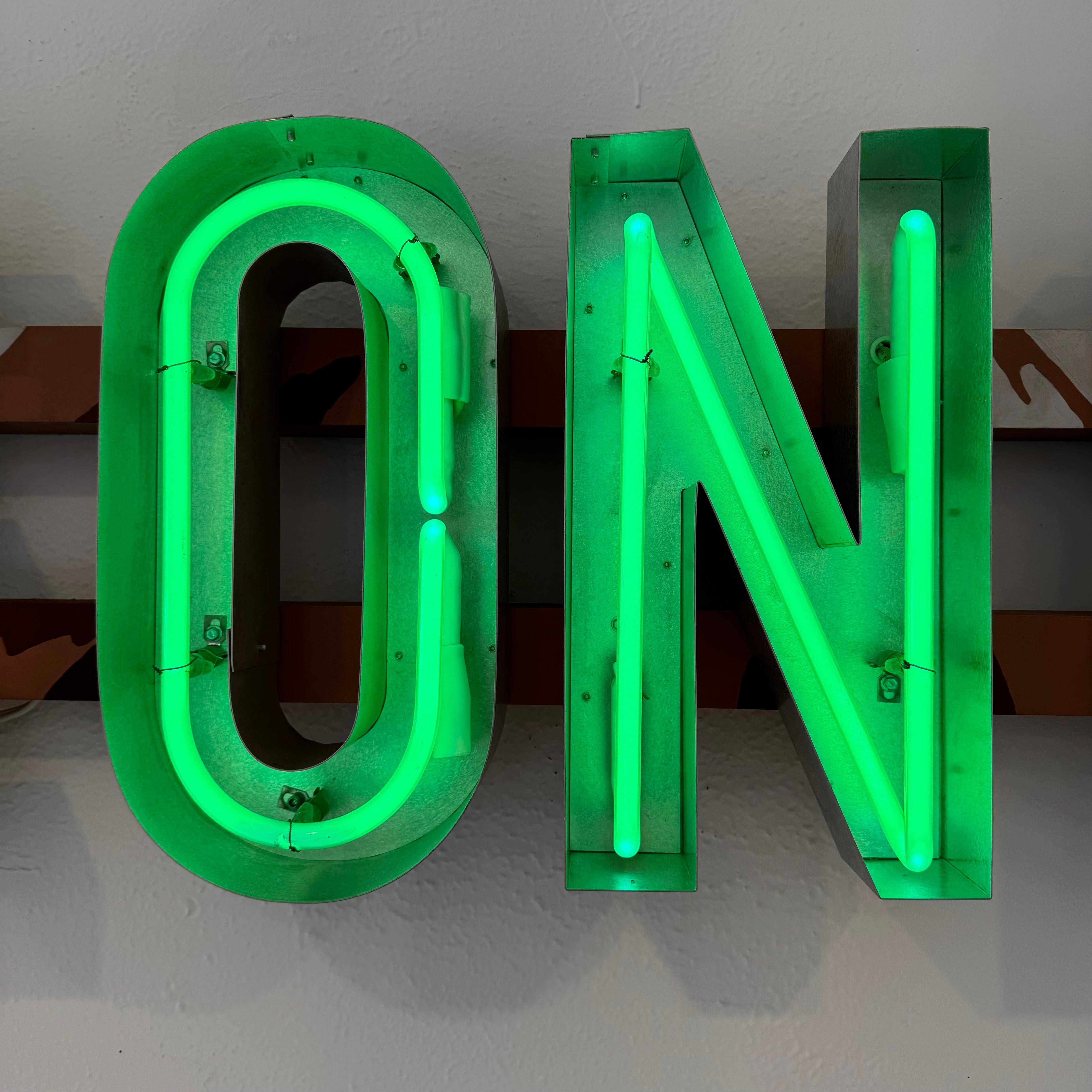 'COME ON IN' Neon Sign , 1990s USA For Sale 3