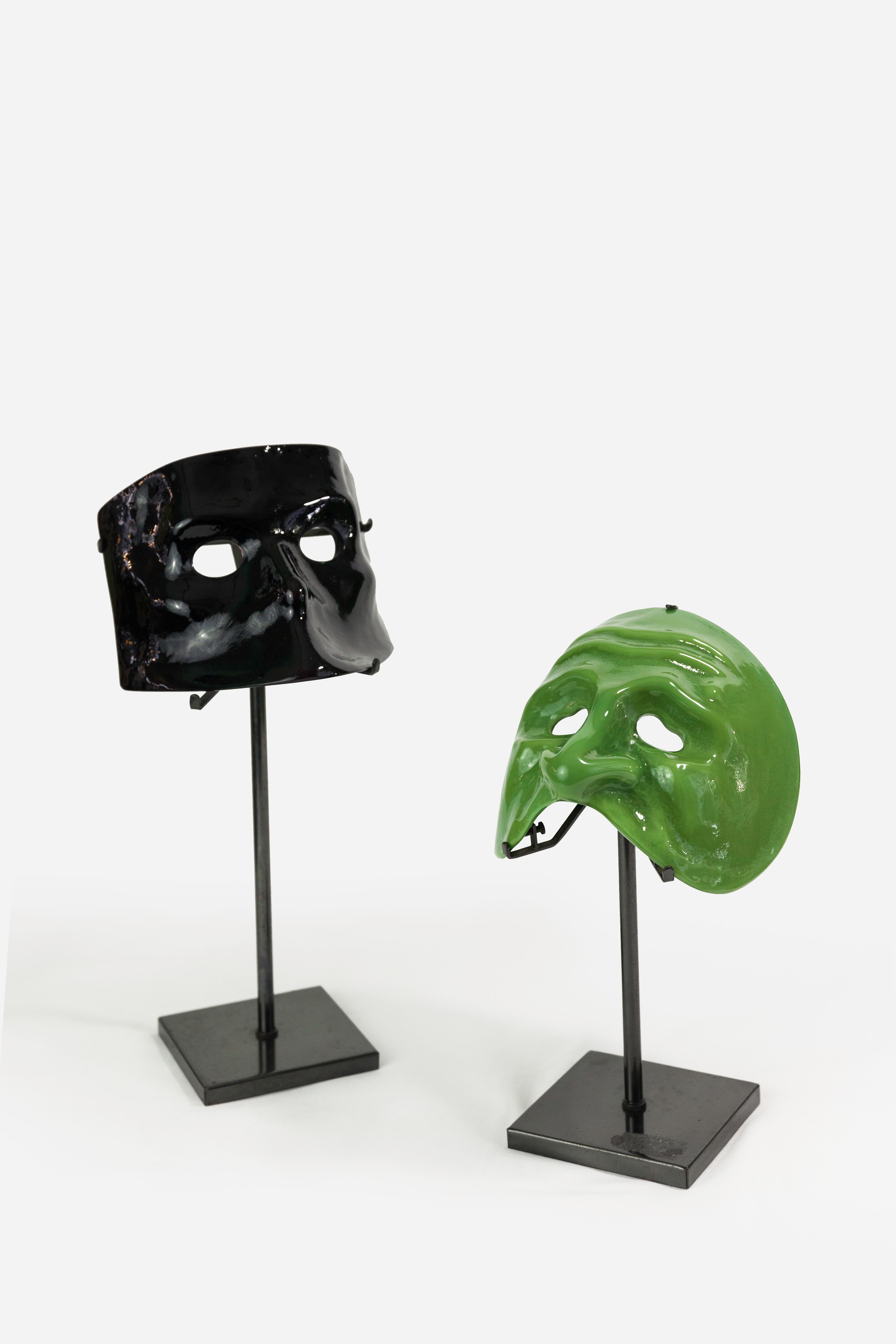 Commedia e tragedia Maschere in vetro di Murano su stativi Venini & Co Greene & Greene in vendita 1