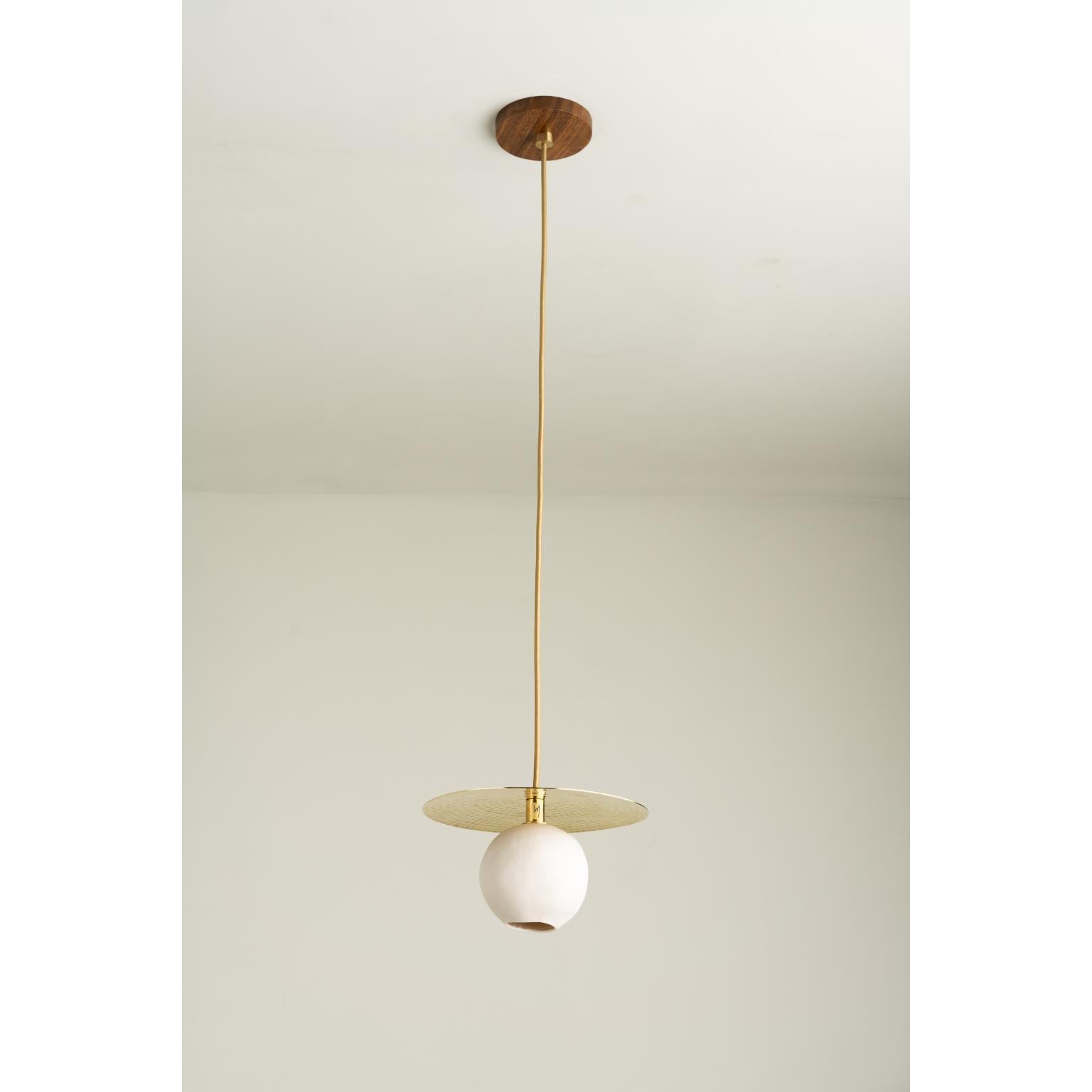 Mexicain Lampe à suspension moderne Cometa en laiton et verre par Isabel Moncada en vente