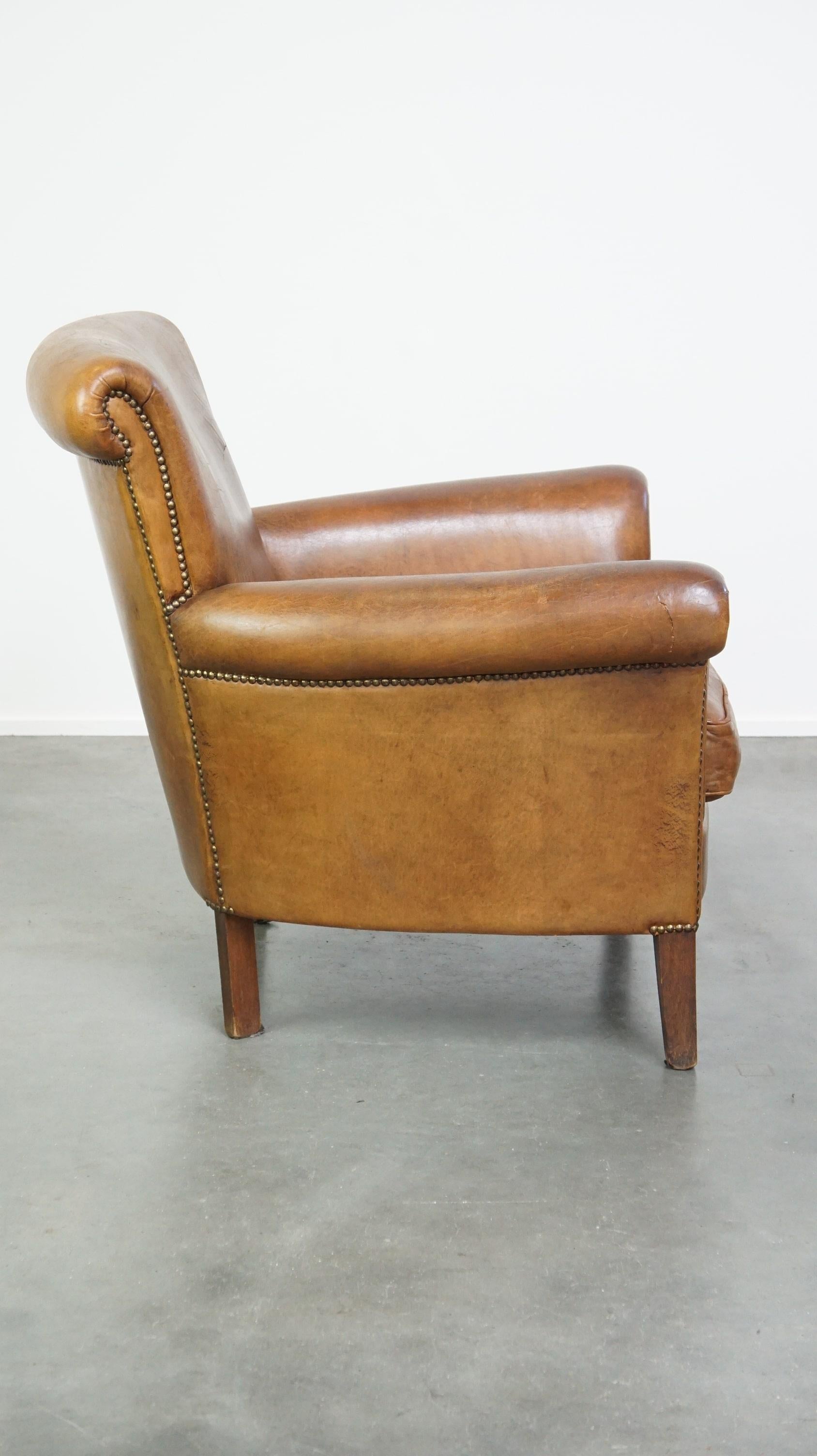 Fait main Fauteuil confortable et charmant en cuir de mouton en vente