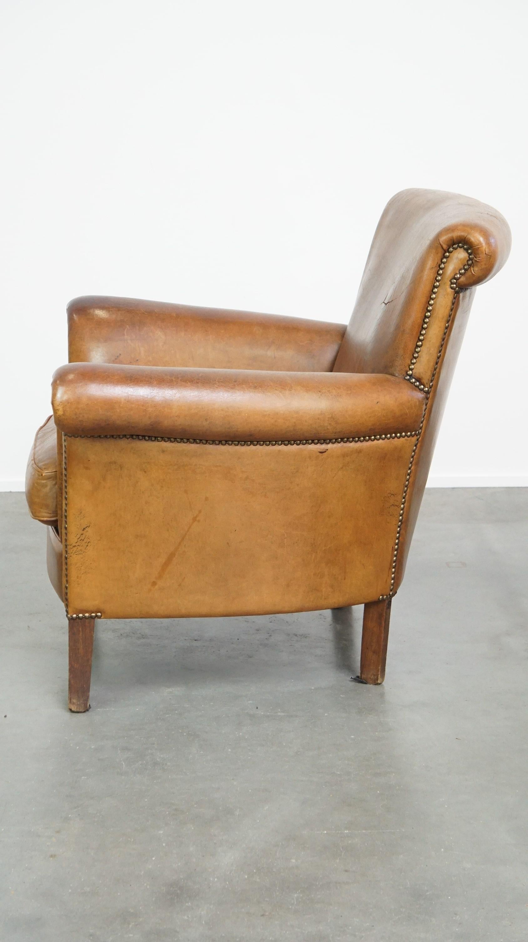 20ième siècle Fauteuil confortable et charmant en cuir de mouton en vente