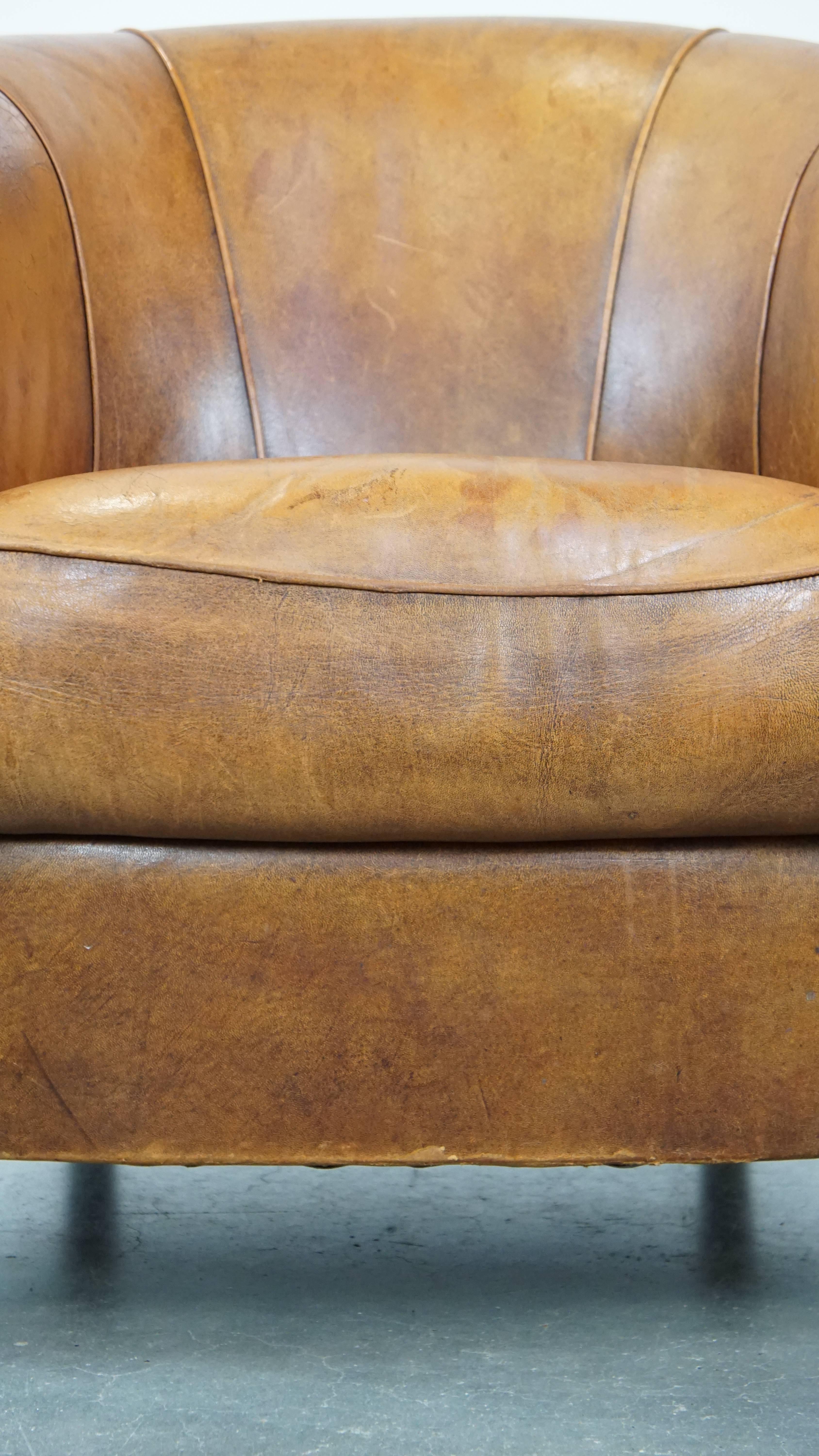 Comfortable and charming, sturdy sheep leather club armchair in a cognac color For Sale 3