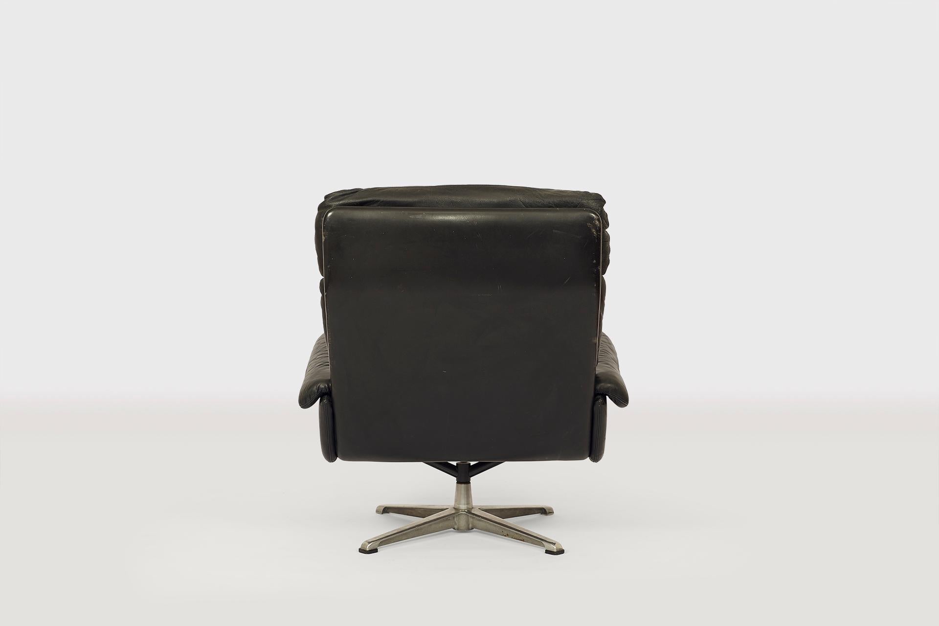 Mid-Century Modern Comfortable and Elegant 1970s Black Leather Lounge Chair, Switzerland