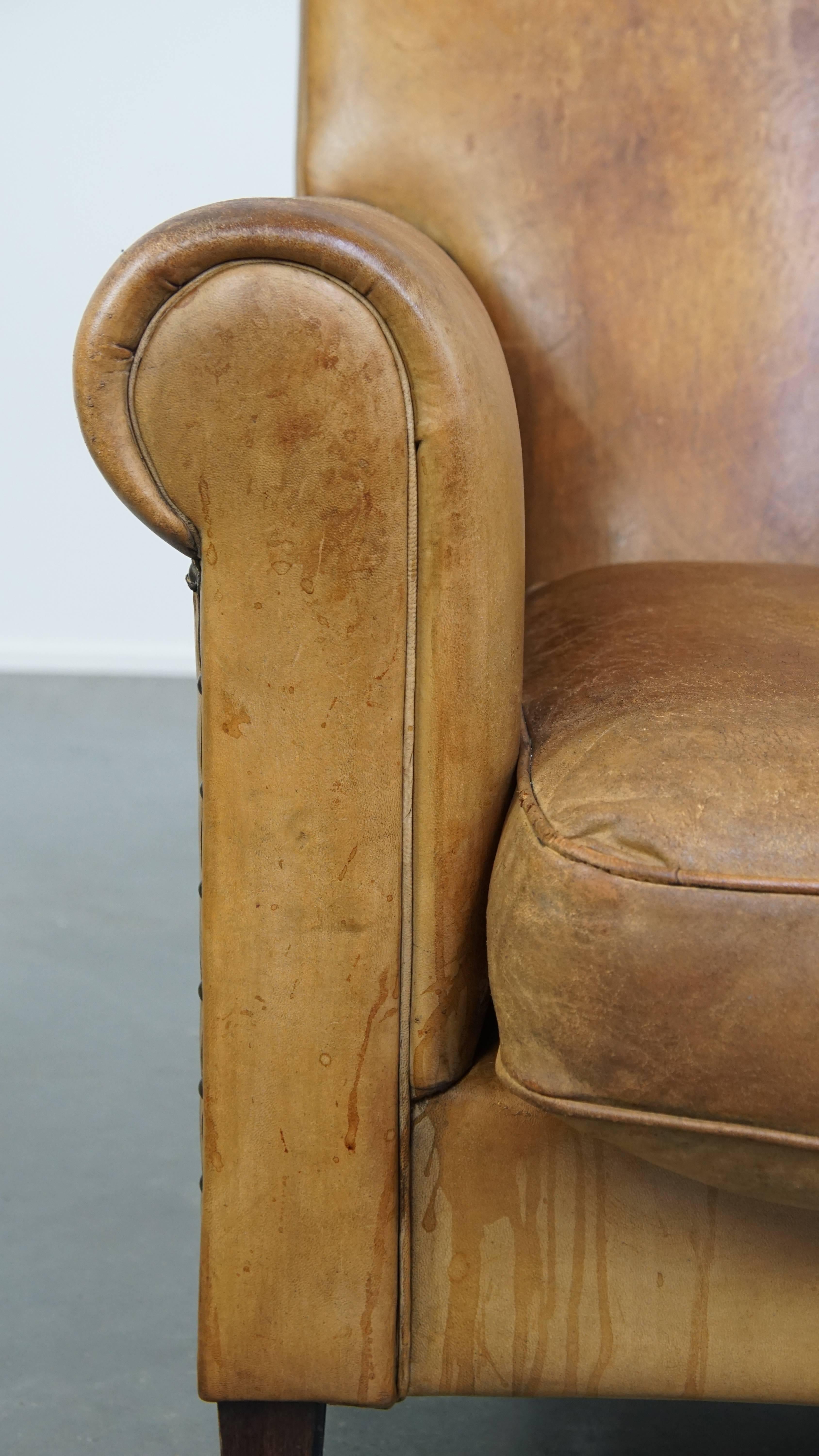 Comfortable and stylish vintage sheepskin leather armchair For Sale 2