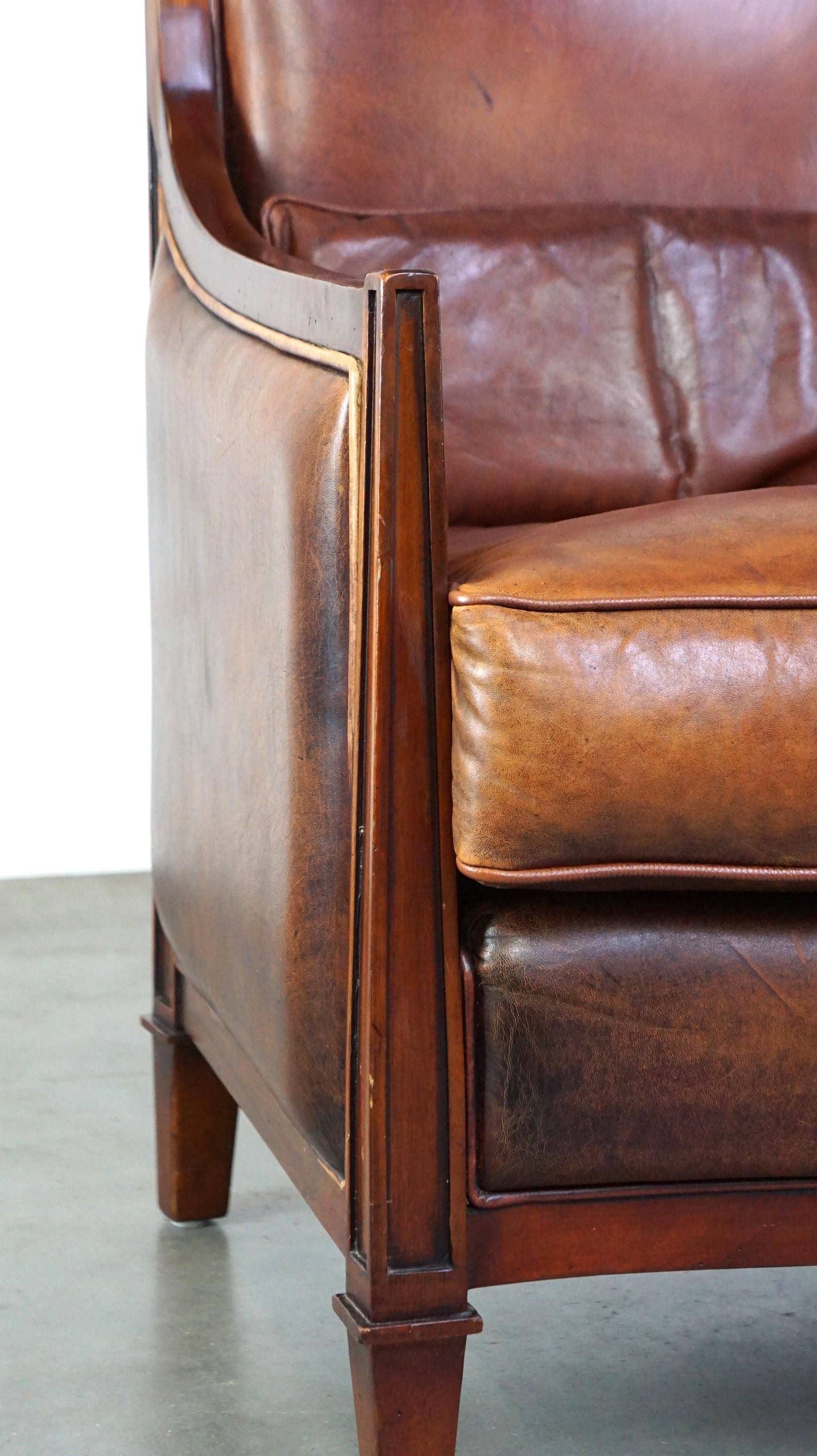Fauteuil confortable de style Art déco en peau de mouton de couleur cognac en vente 4