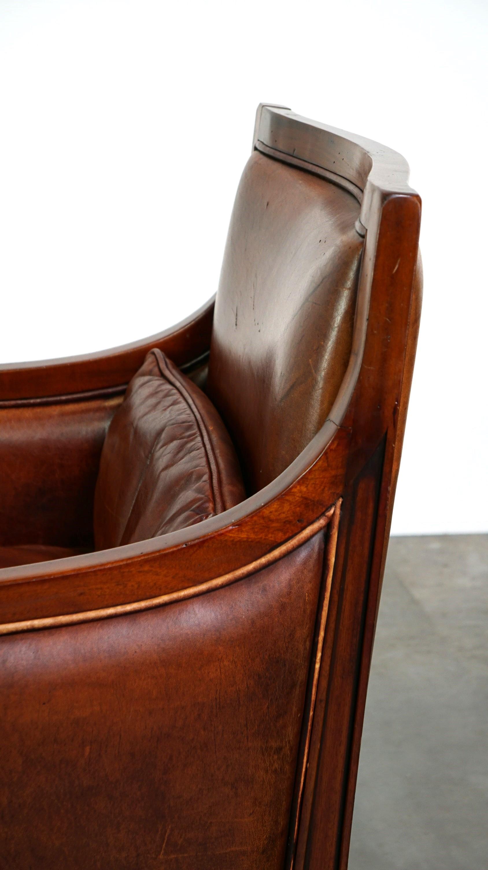 Fauteuil confortable de style Art déco en peau de mouton de couleur cognac en vente 5