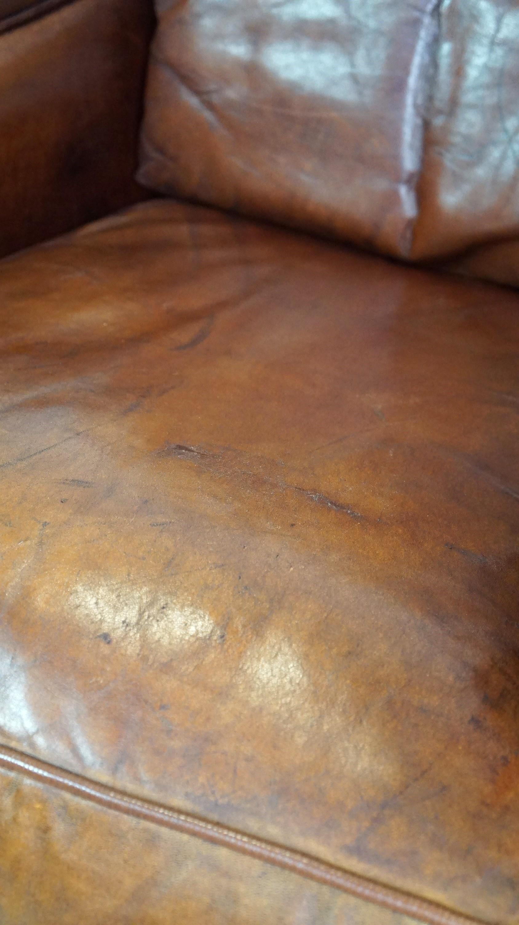 Fauteuil confortable de style Art déco en peau de mouton de couleur cognac en vente 8