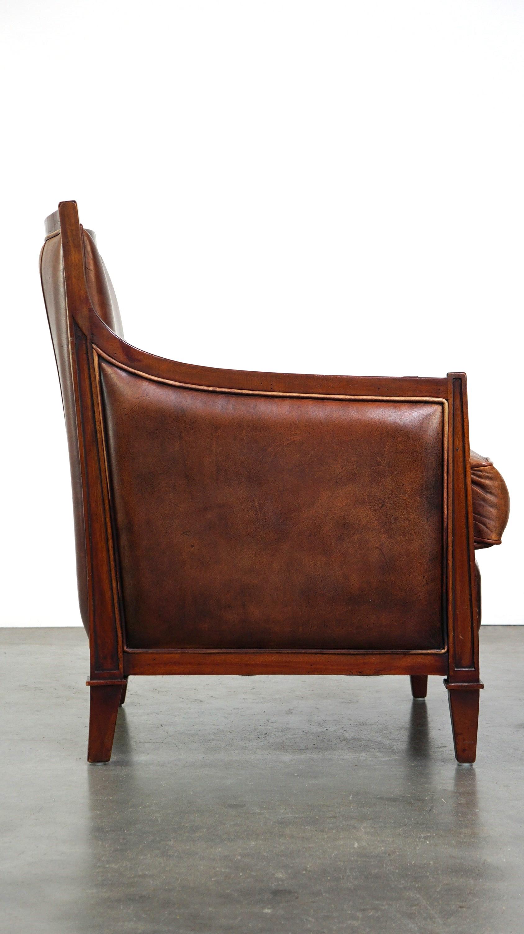 Fauteuil confortable de style Art déco en peau de mouton de couleur cognac État moyen - En vente à Harderwijk, NL