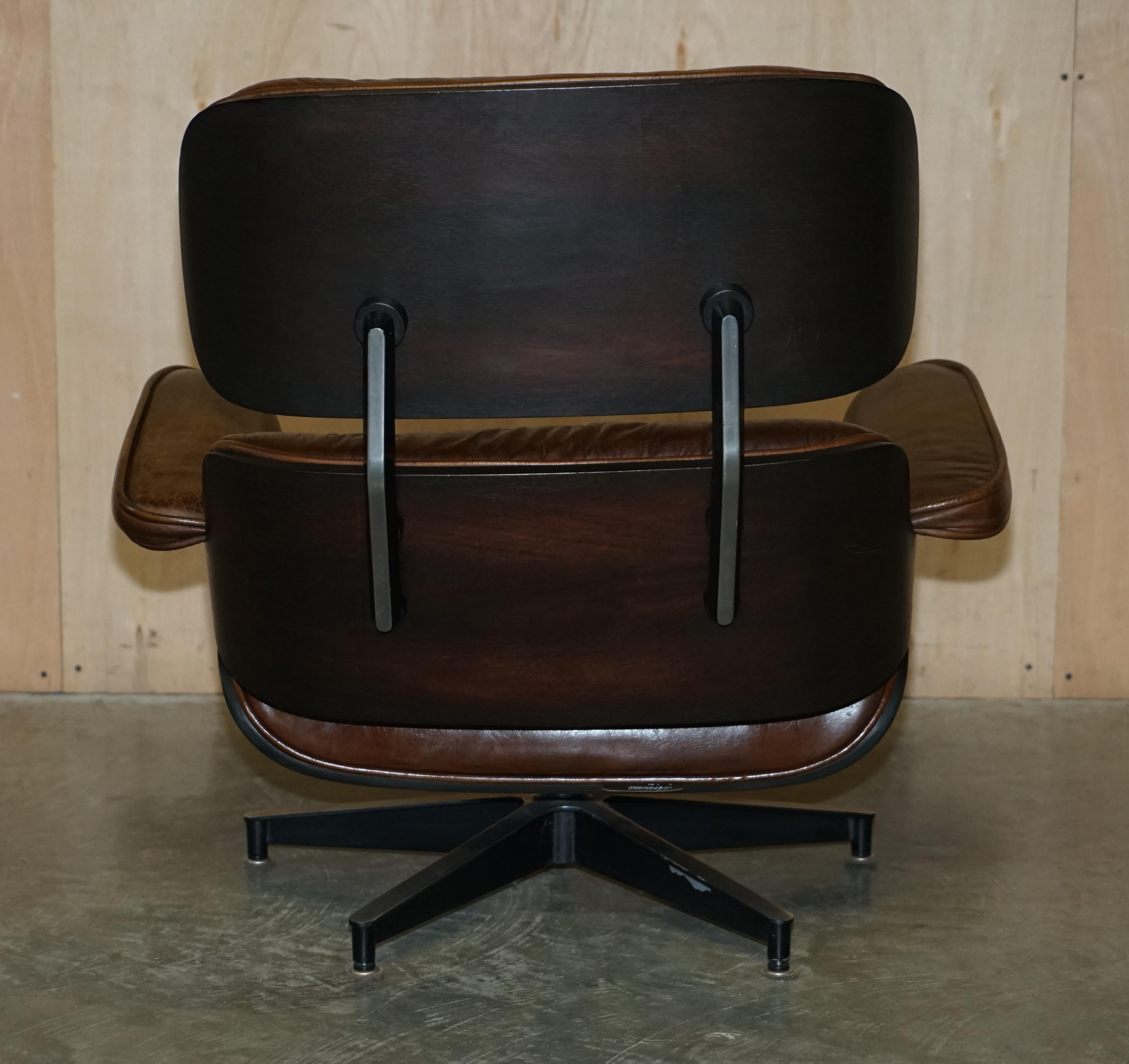Confortable fauteuil et ottoman de salon en cuir Brown Artsome avec cadre en bois courbé en vente 6
