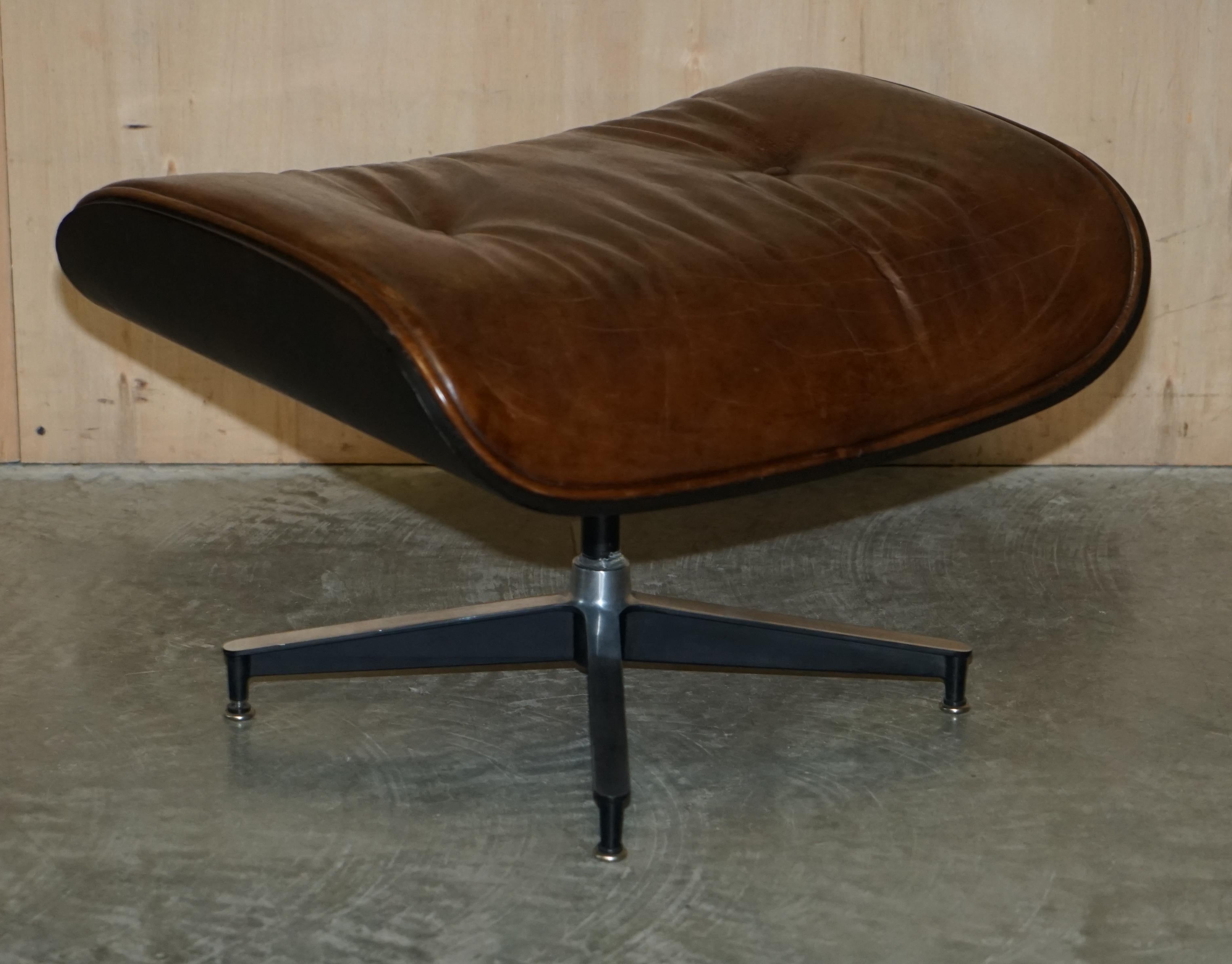 Confortable fauteuil et ottoman de salon en cuir Brown Artsome avec cadre en bois courbé en vente 7