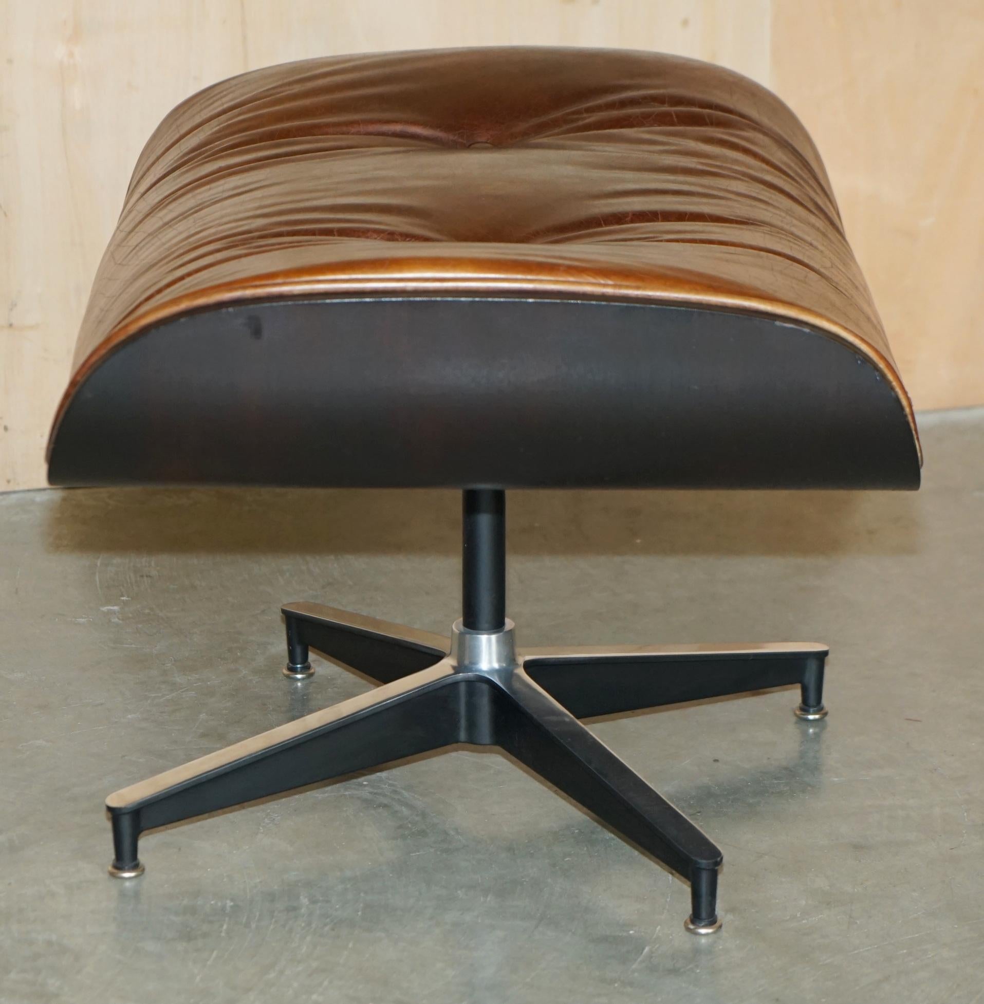 Bequemer Artsome Lounge Sessel & Ottomane aus braunem Leder mit Bugholzgestell im Angebot 12