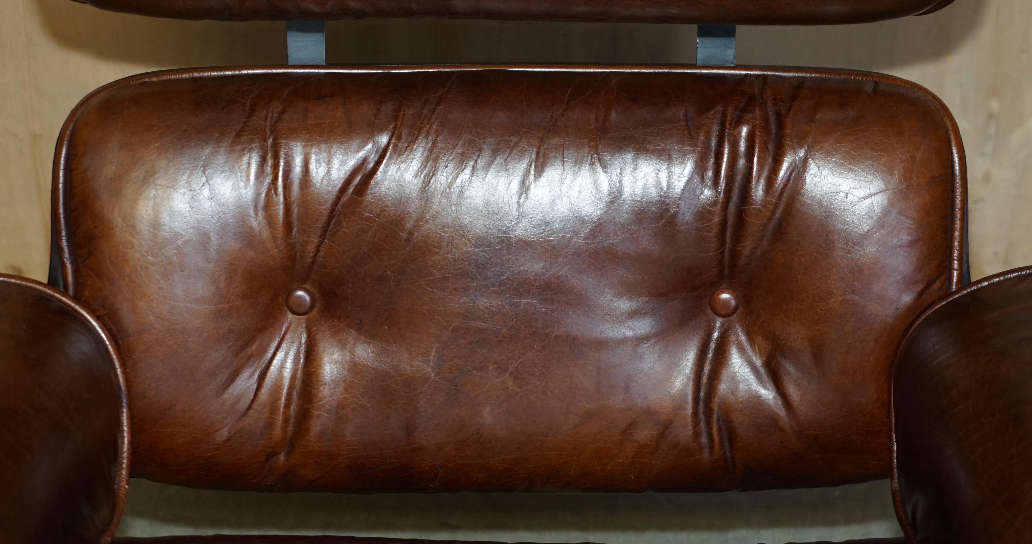 Bequemer Artsome Lounge Sessel & Ottomane aus braunem Leder mit Bugholzgestell (Handgefertigt) im Angebot