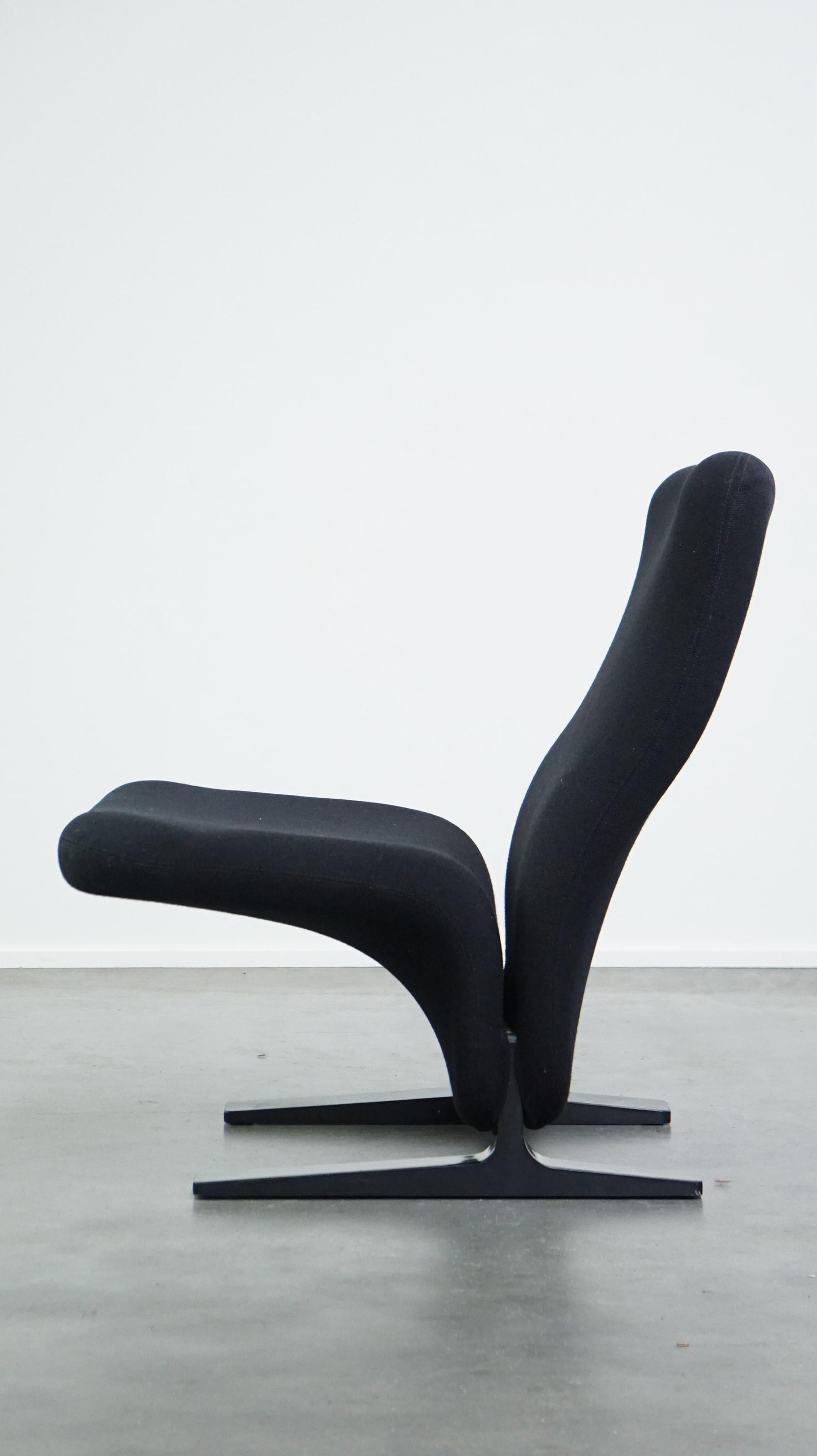 Fauteuil noir confortable au design vintage Bon état - En vente à Harderwijk, NL