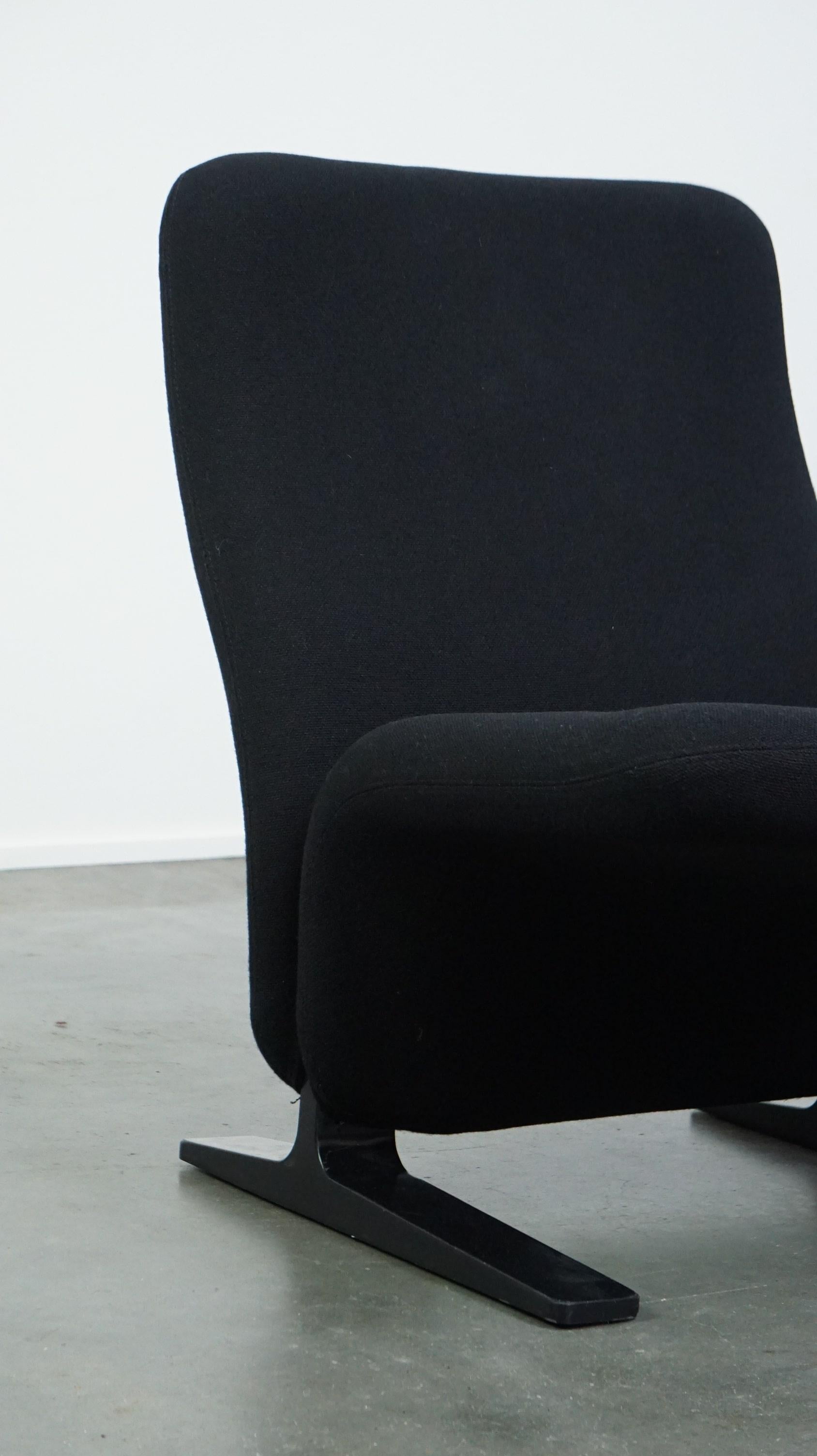 Tissu Fauteuil noir confortable au design vintage en vente
