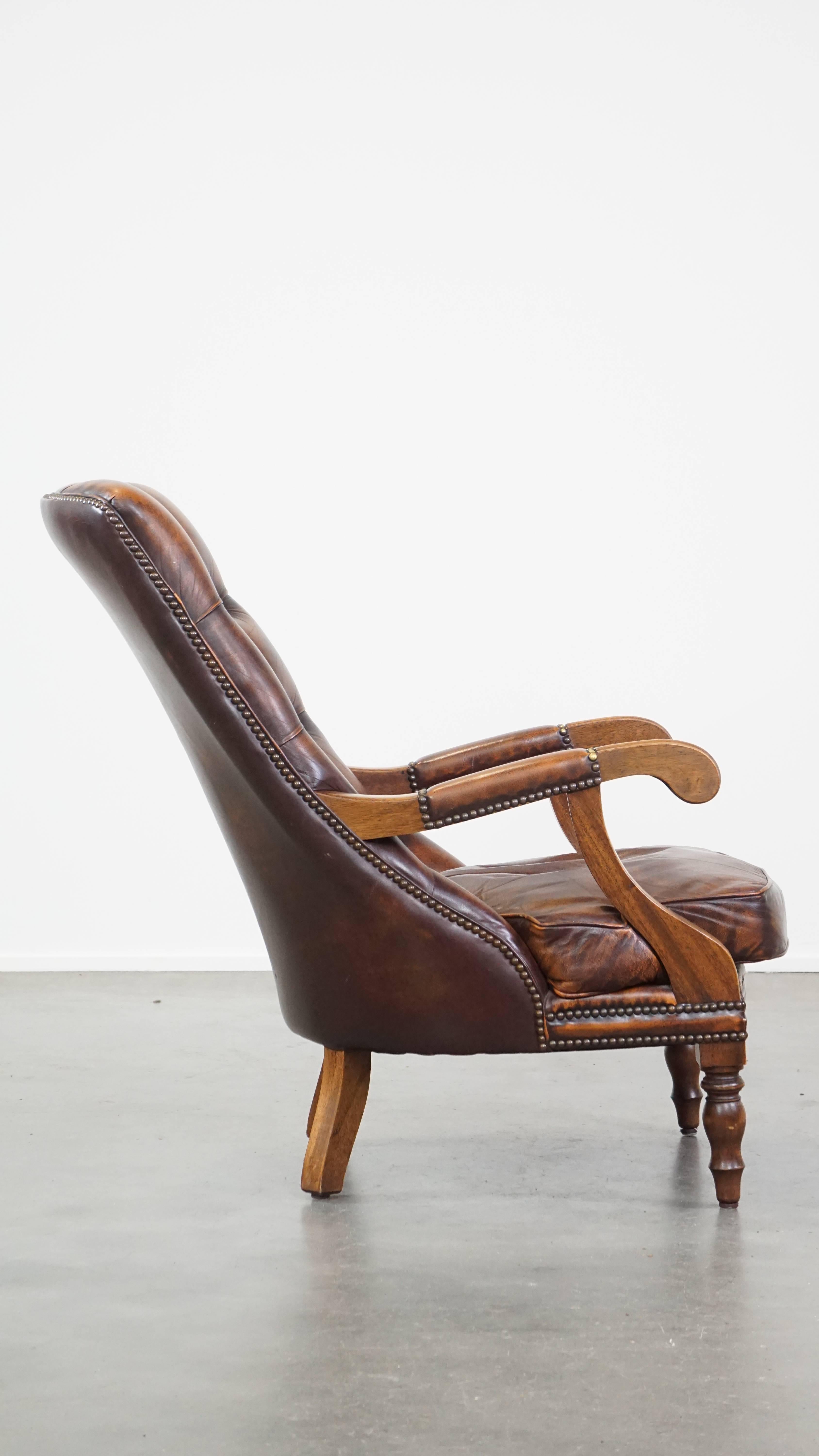 Chesterfield Comfortable, classic, beautifully colored English leather chesterfield armchair For Sale