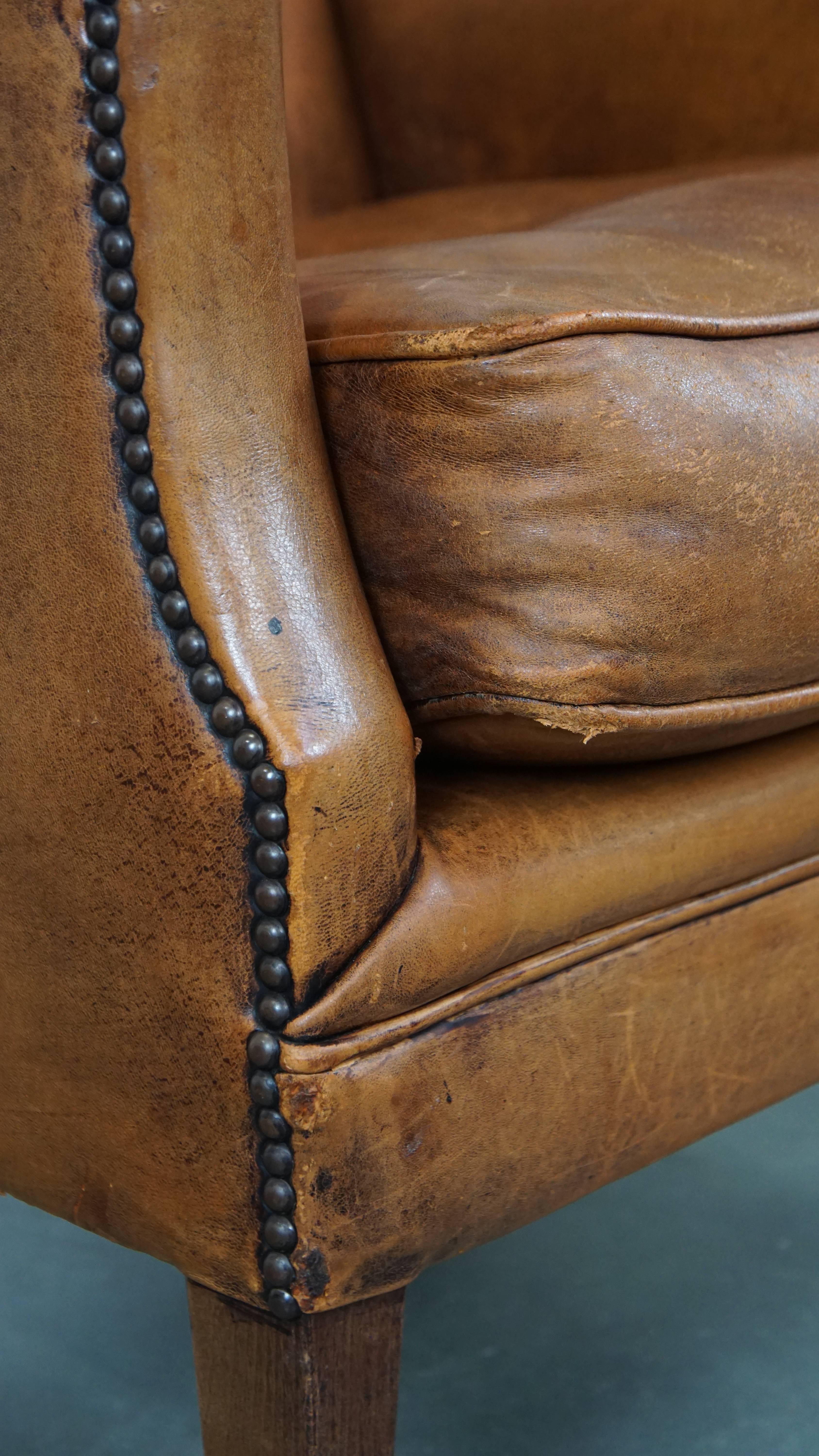 Comfortable Cognac-Colored Sheepskin Leather Armchair with Straight Lines For Sale 4