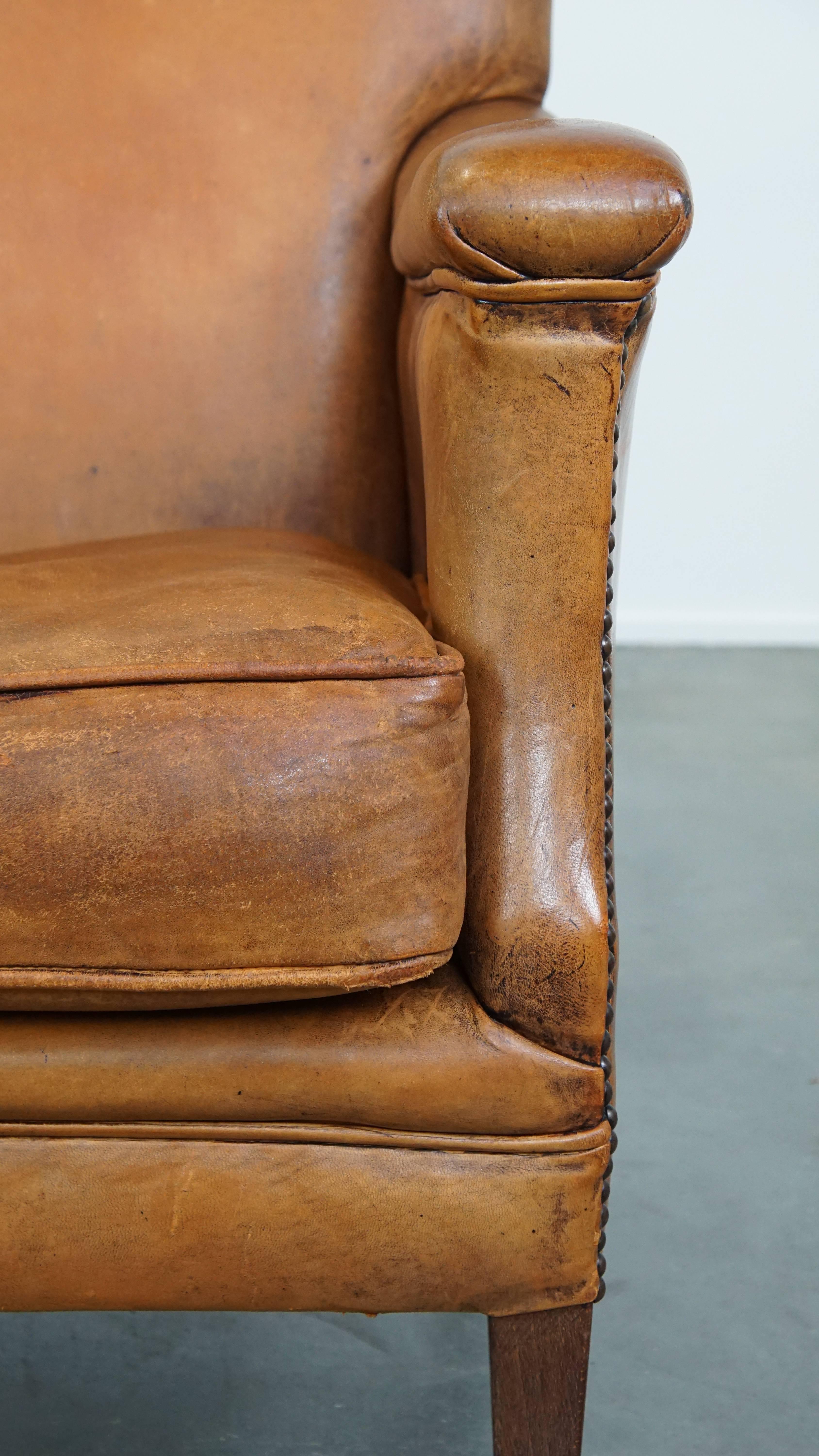 Comfortable Cognac-Colored Sheepskin Leather Armchair with Straight Lines For Sale 3
