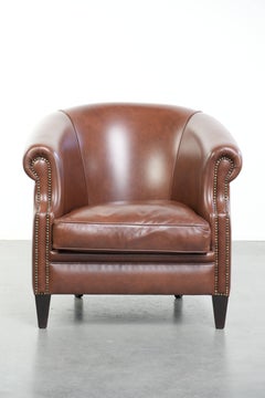 Fauteuil club confortable en cuir de vachette couleur cognac, de style anglais