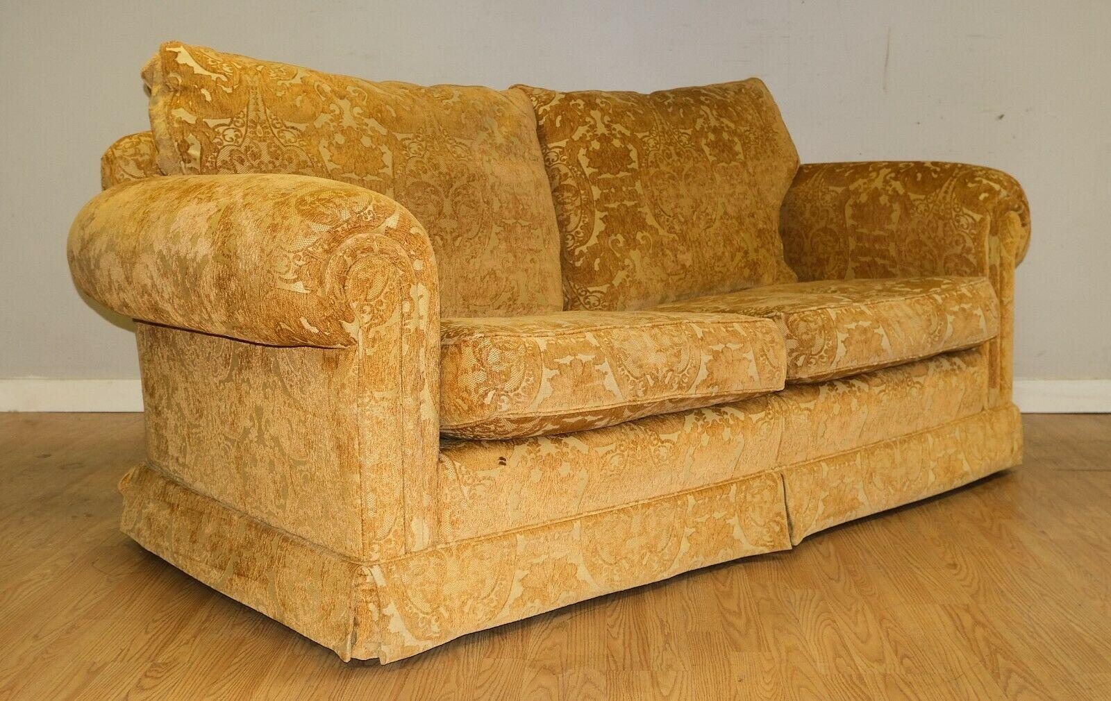 We are delighted to offer for sale this comfortable Duresta Walford, Tumeric colour two seater sofa.

This is an English hand made, traditional style, comfortable sofa that offers you plenty of space for two people to sit comfortably. The back
