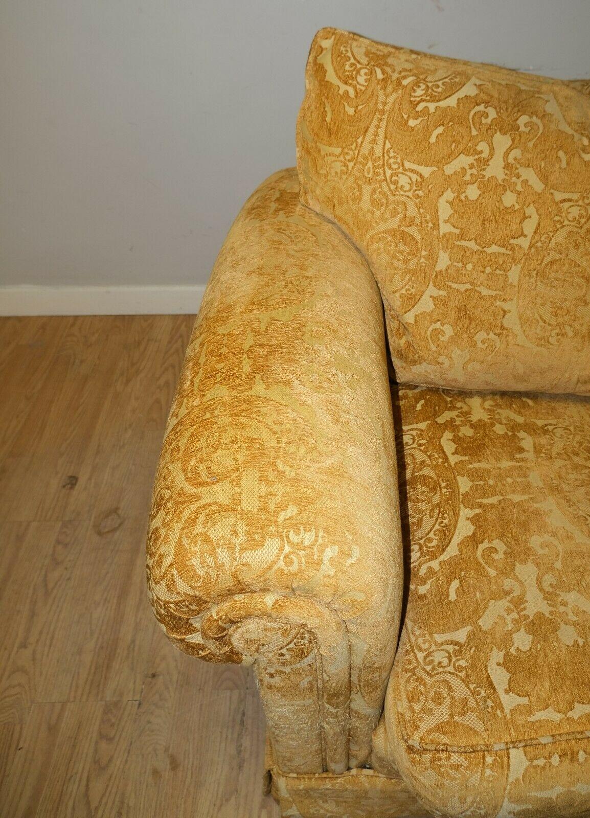 Comfortable Duresta Walford Two Seater Tumeric Sofa with Reversible Cushions In Good Condition In West Sussex, Pulborough