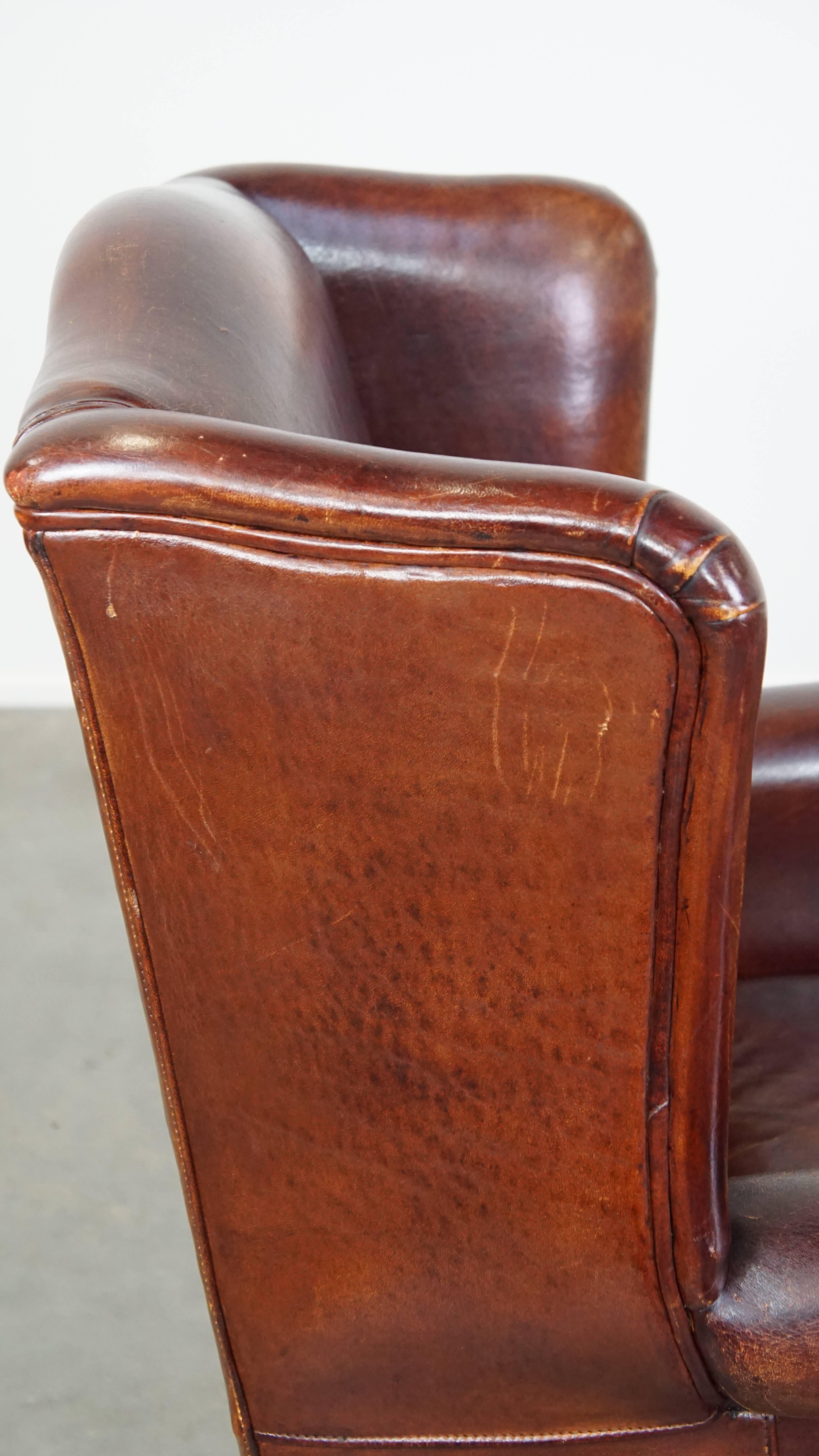 Comfortabler Ohrensessel aus Schafsleder im englischen Stil in einer schönen tiefen cognacfarbenen Farbe im Angebot 5