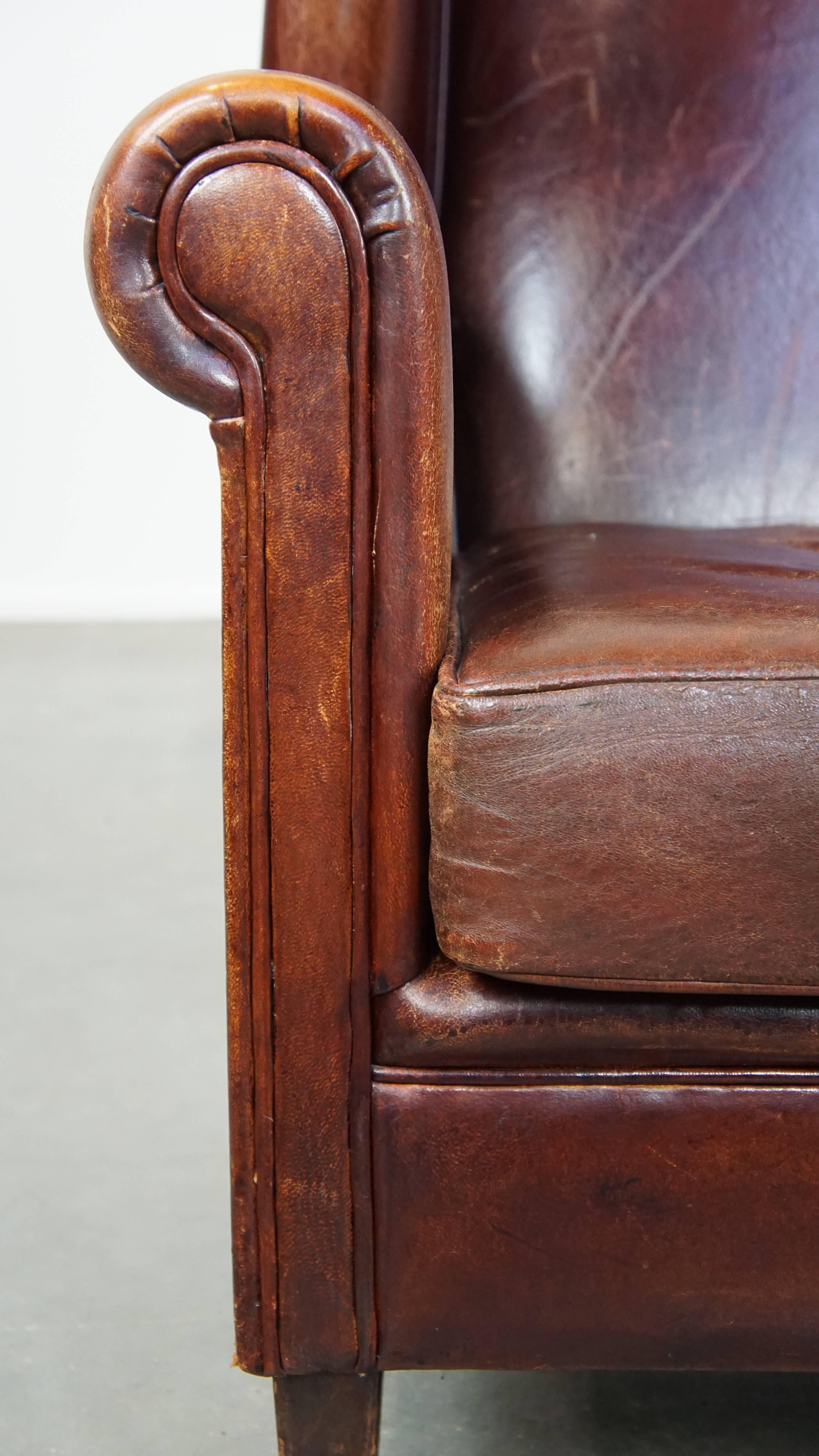Comfortabler Ohrensessel aus Schafsleder im englischen Stil in einer schönen tiefen cognacfarbenen Farbe im Angebot 8