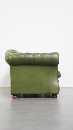 Comfortable, grünes, geräumiges 3-sitziges englisches Chesterfield-Sofa aus Rindsleder mit Rindslederbezug