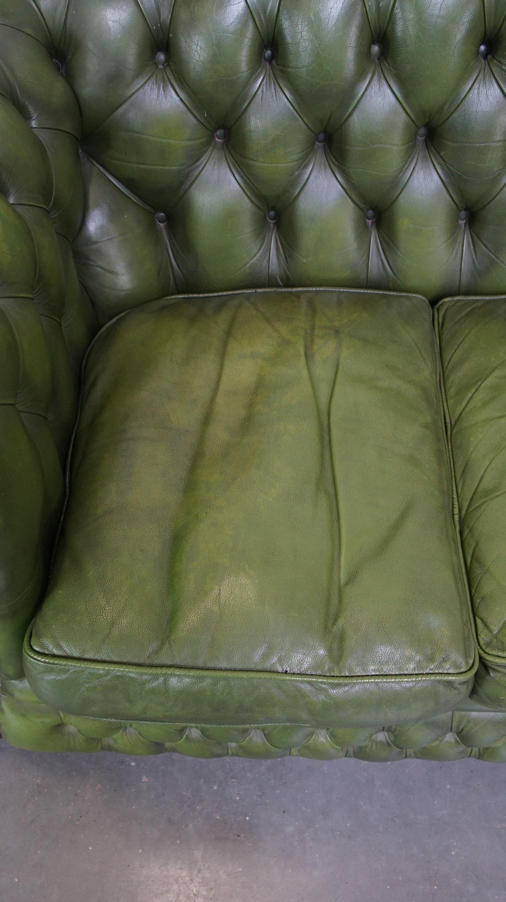 20th Century Comfortable, green, cowhide leather spacious 3-seater English Chesterfield sofa