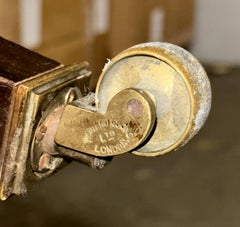 COMFORTABLE HOWARD & SON'S VICTORIAN 2-3 SEAT SOFA FOR REUPHOLSTERY RESTORATiON