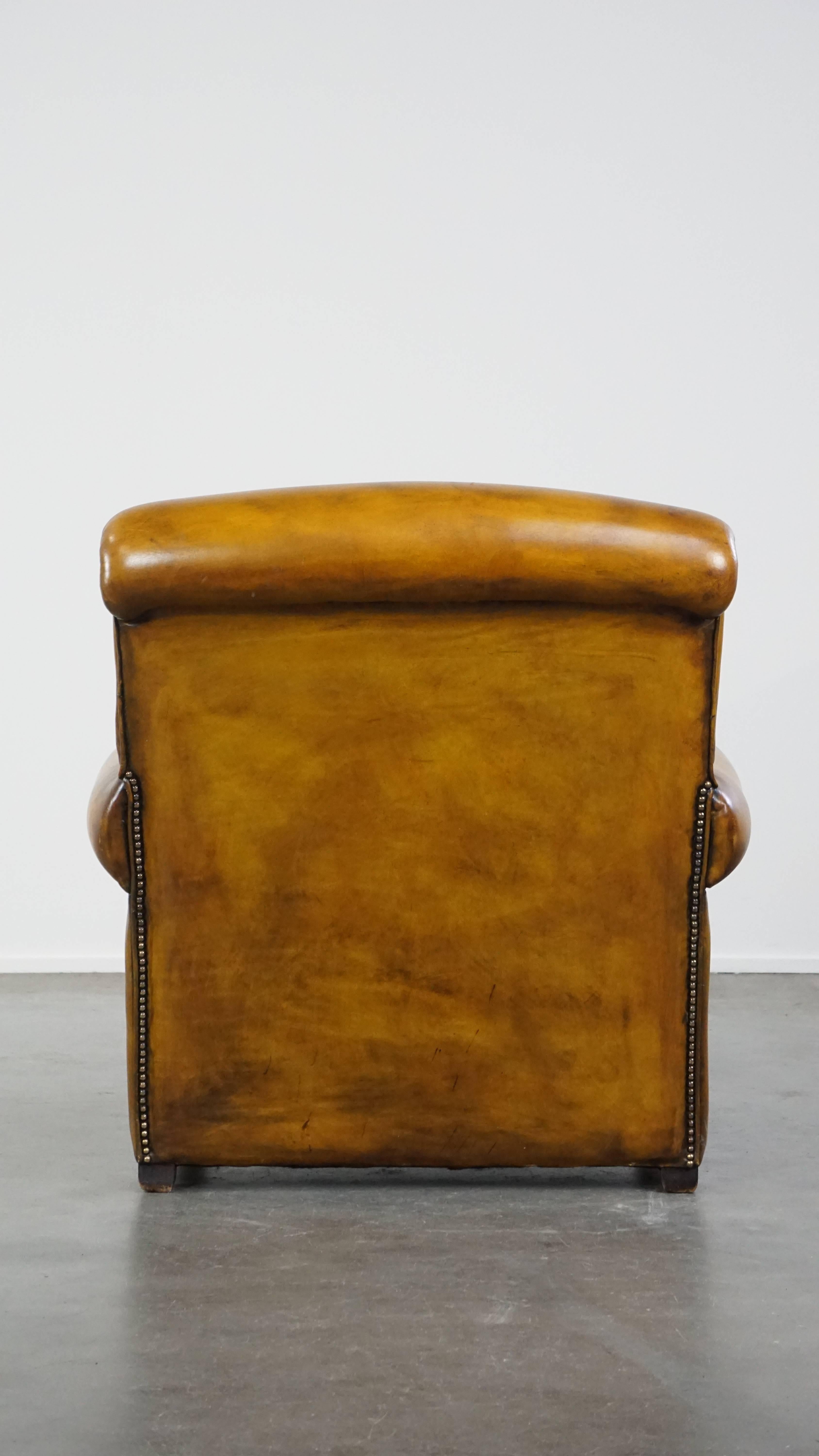 XXIe siècle et contemporain Grand fauteuil confortable en cuir jaune de style anglais avec une finition fine en vente