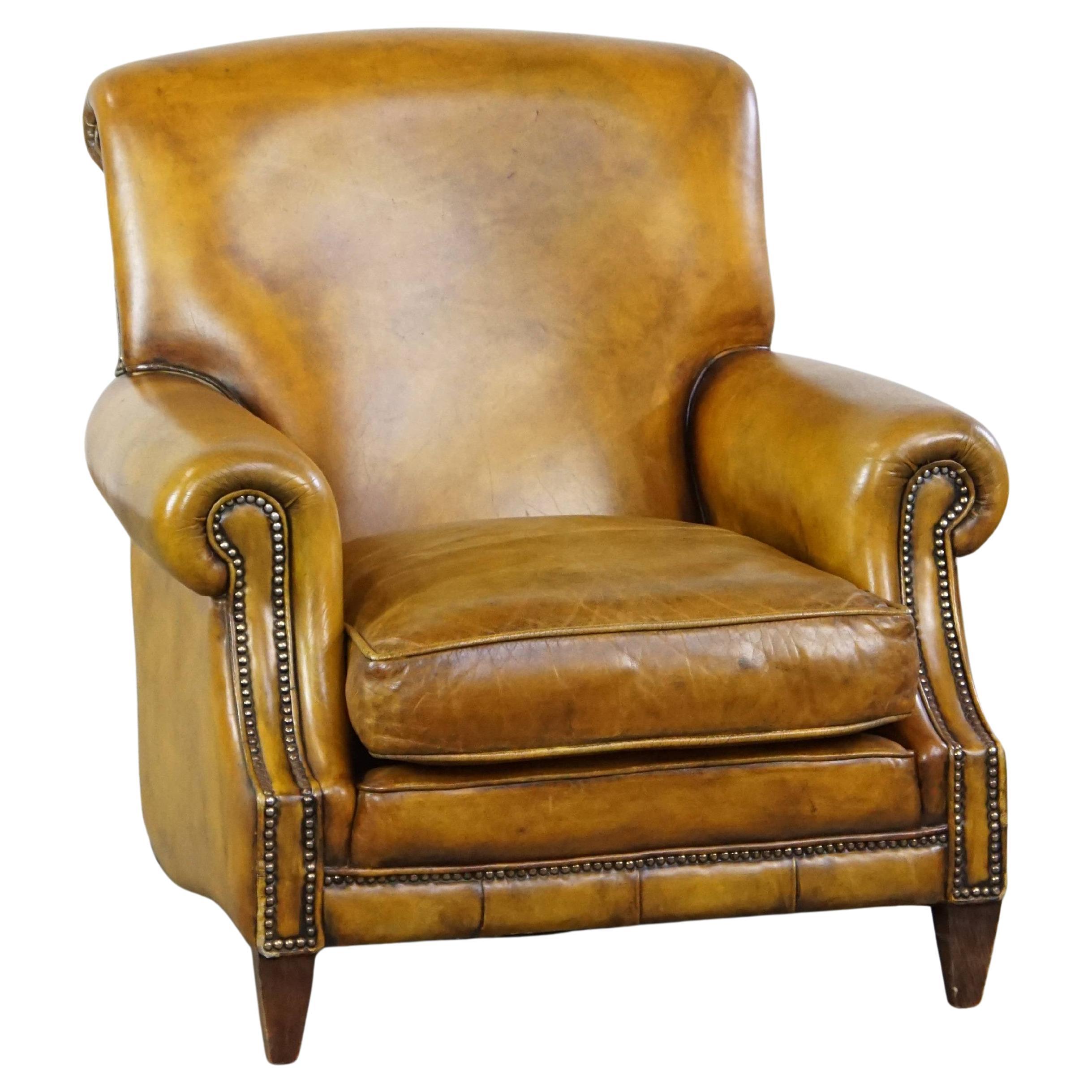 Grand fauteuil confortable en cuir jaune de style anglais avec une finition fine en vente