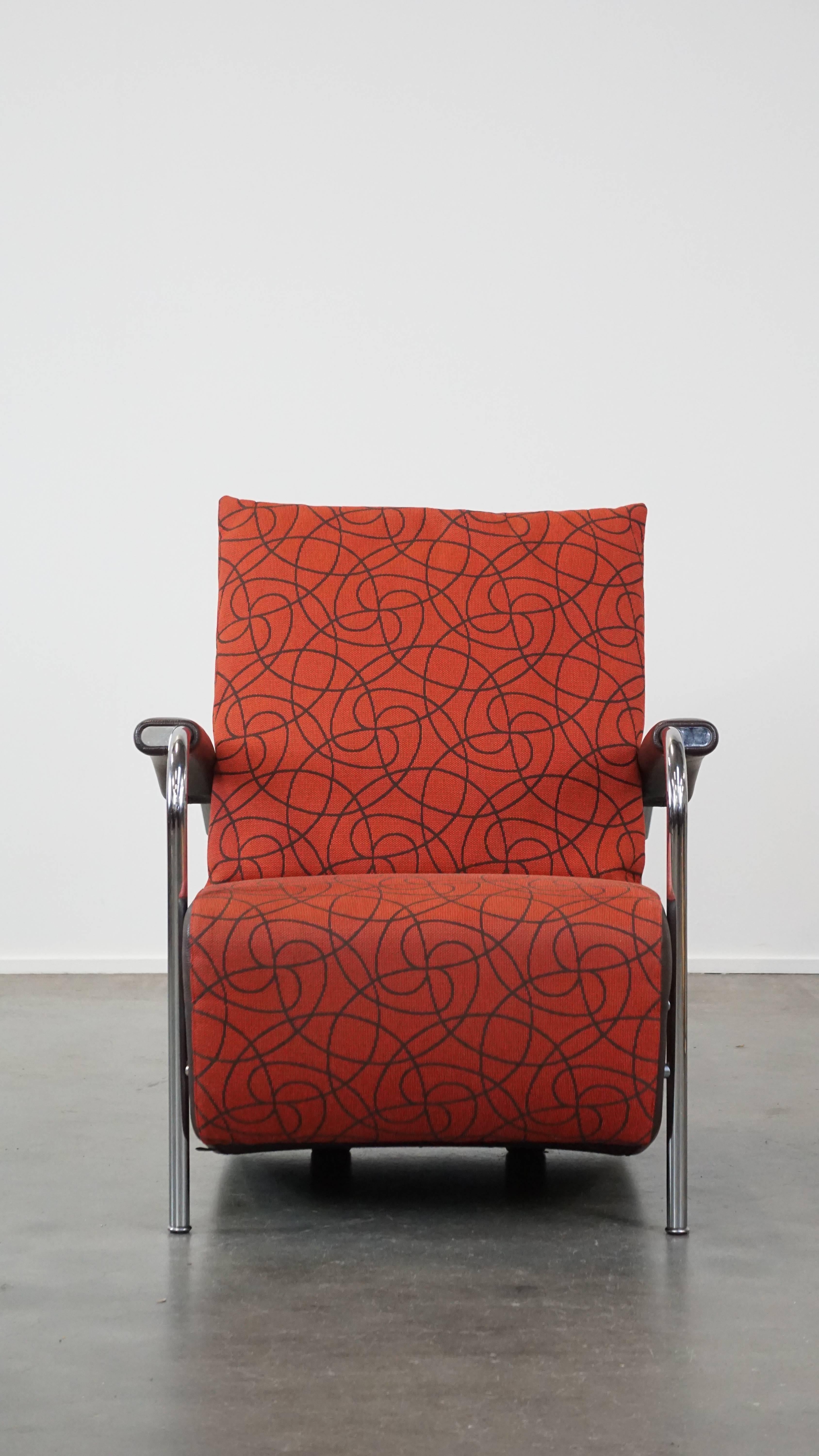 Offert ce confortable et magnifique fauteuil/chaise à bras design LeoLux modèle Scylla avec coussin de dossier supplémentaire.

Cet étonnant fauteuil/chaise à bras Leolux, modèle Scylla, attire tous les regards et constitue un atout fantastique pour