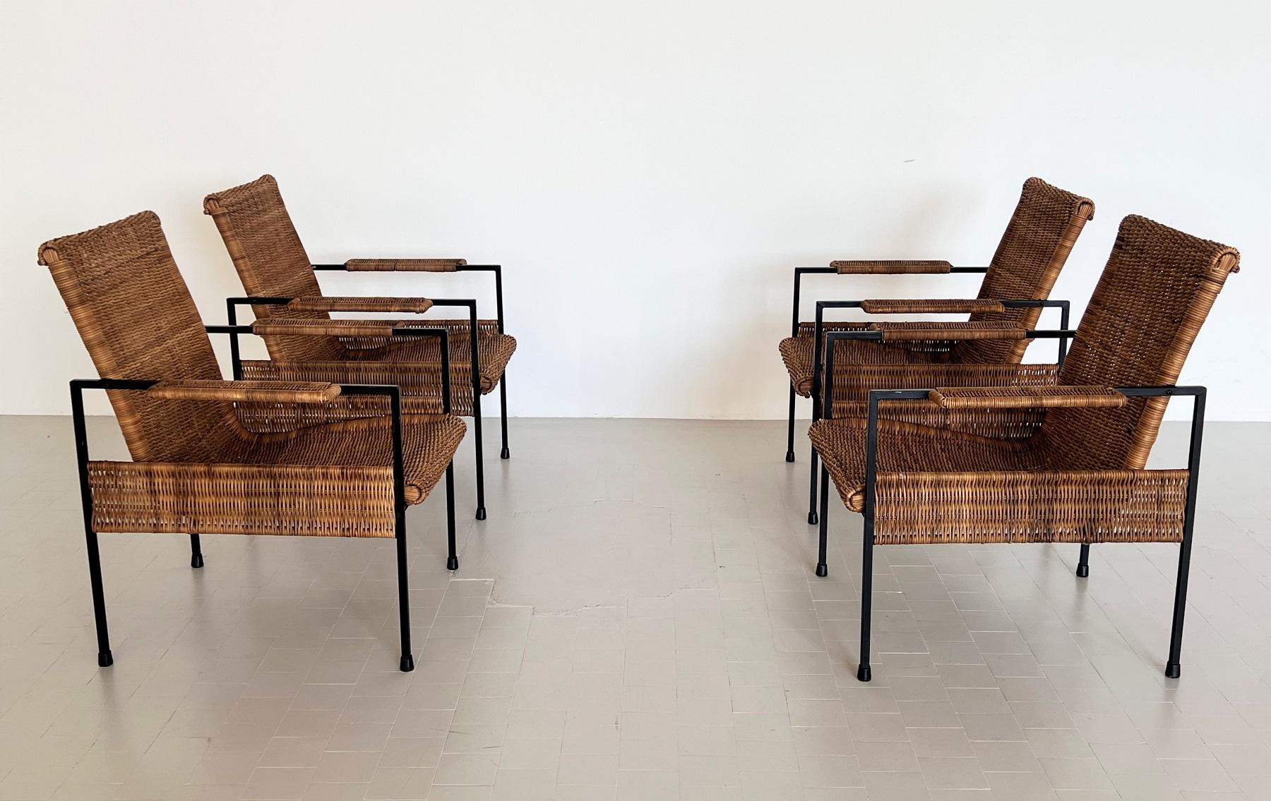 Sedie da salotto in ferro e vimini in stile Midcentury, set da 4 in vendita 3