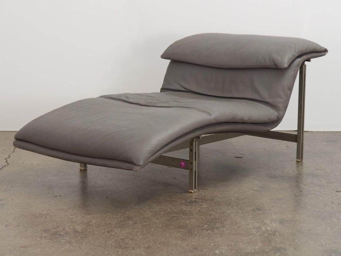 Post-Modern Comfortable 'Onda' or 'Wave' Chaise by Giovanni Offredi for Saporiti