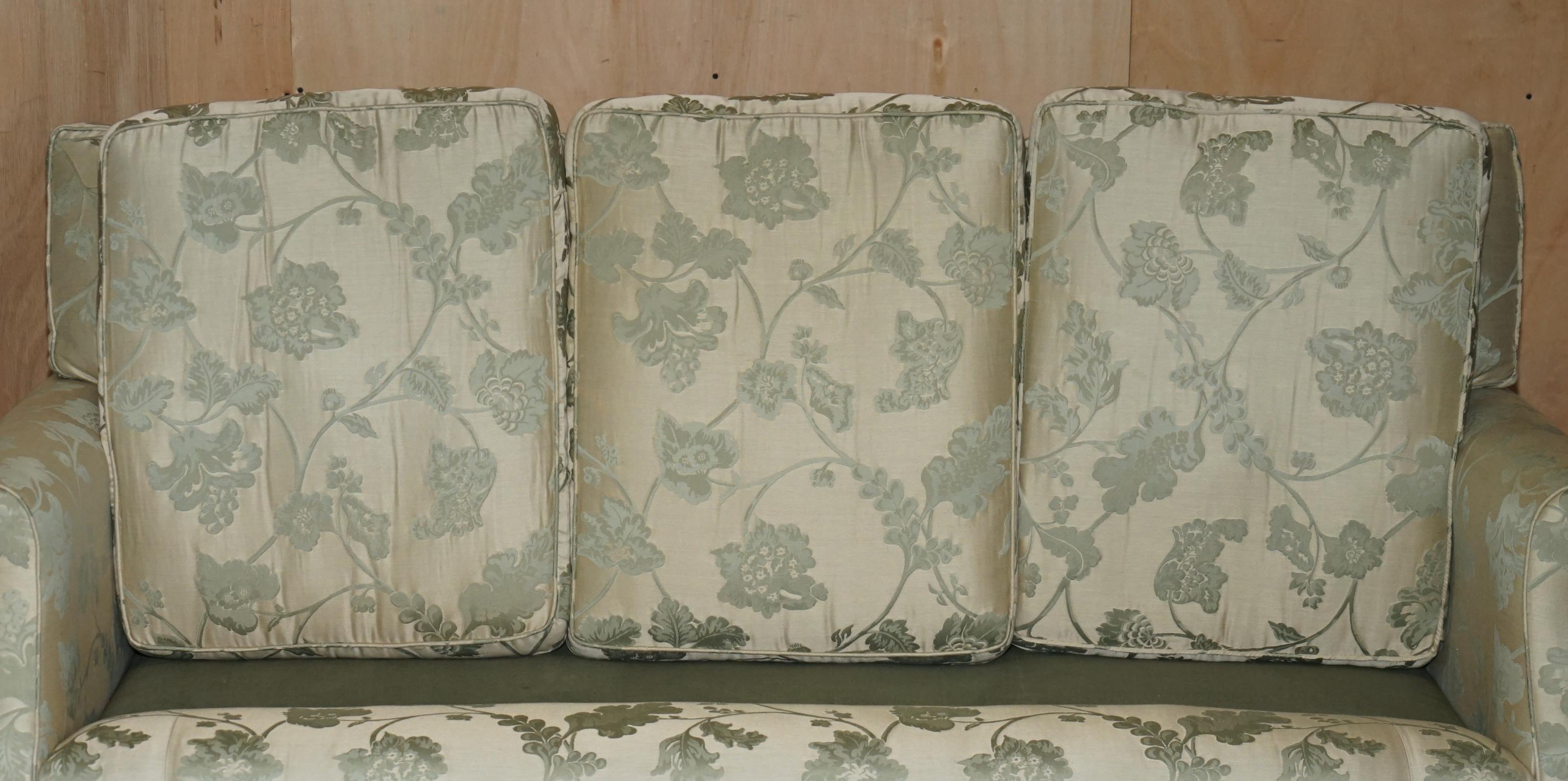 Silk COMFORTABLE PAIR OF HOWARD & SON'S STYLE SiLK BLEND FLORAL UPHOLSTEREED SOFAS For Sale