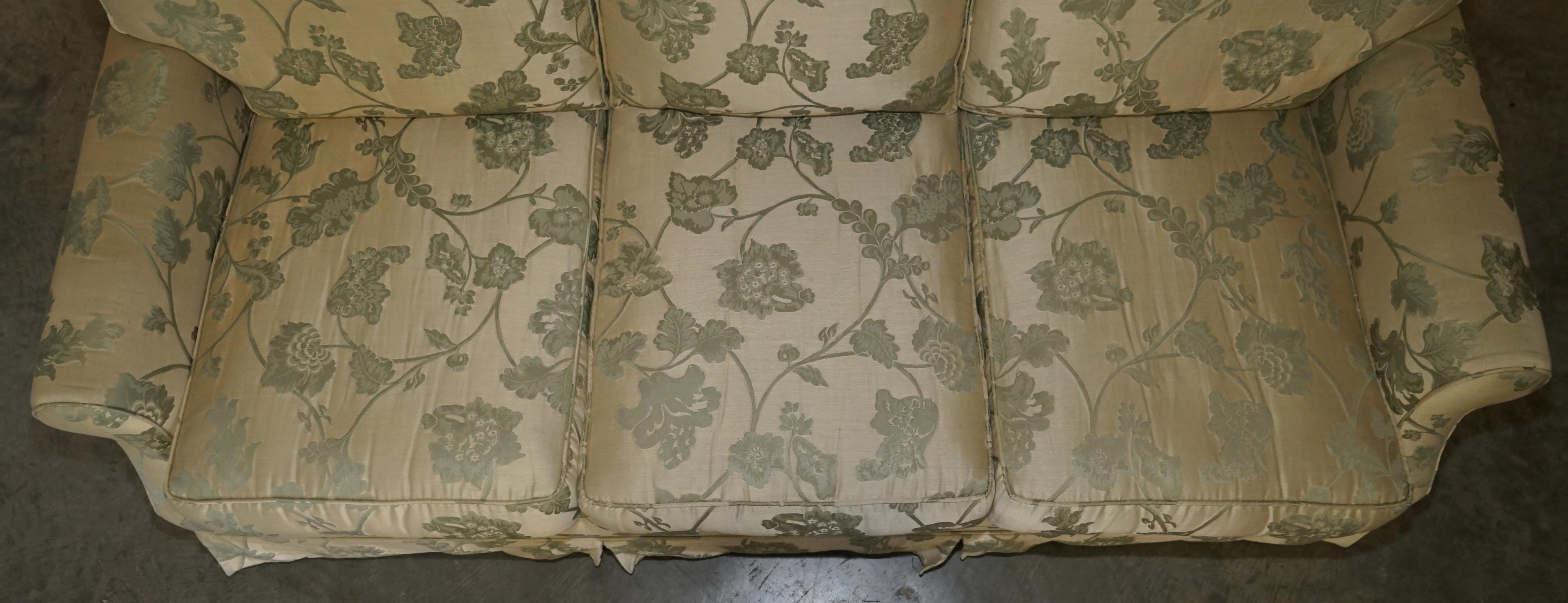 COMFORTABLE PAIR OF HOWARD & SON'S Style SiLK BLEND FLORAL UPHOLSTEREED SOFAS im Angebot 10