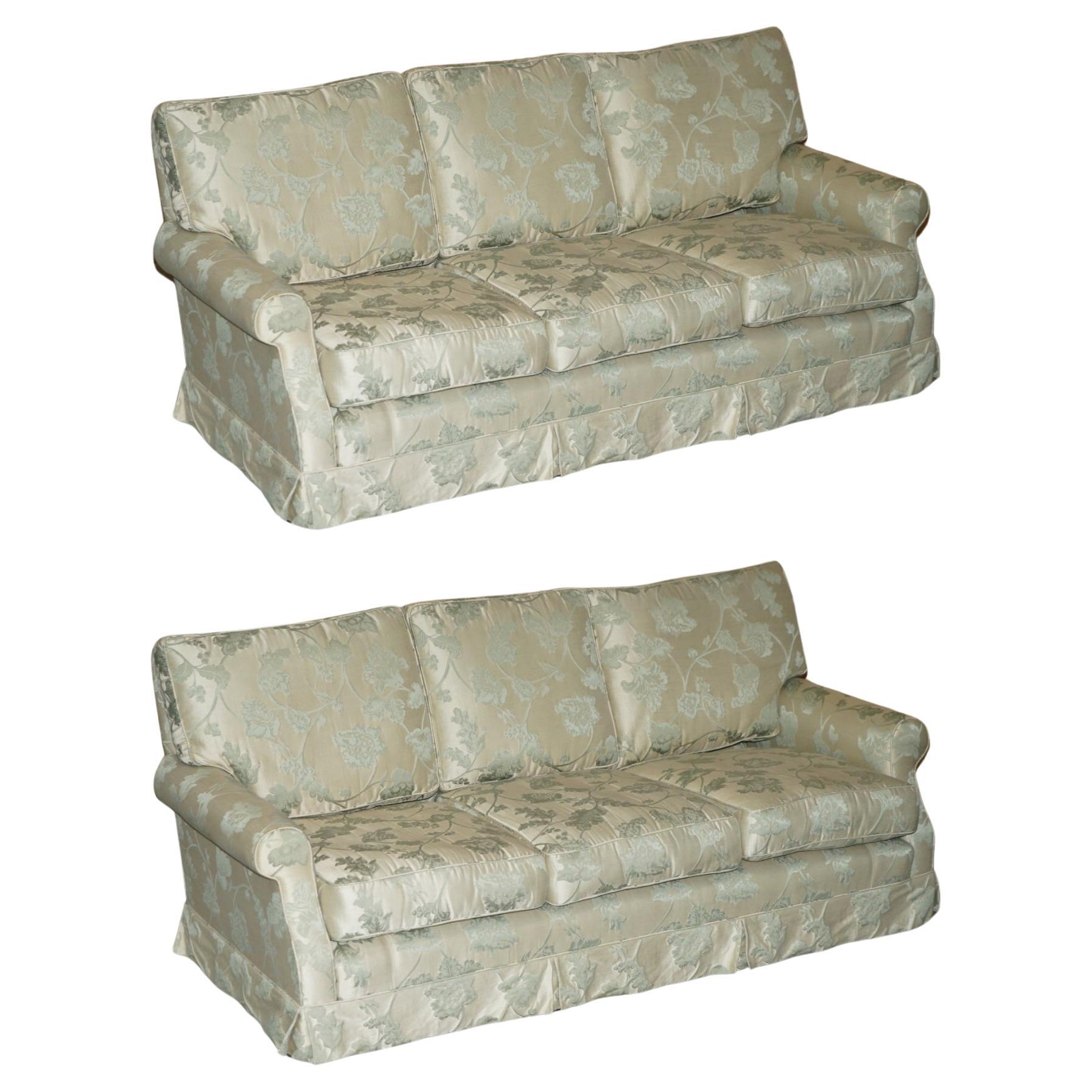 COMFORTABLE PAIR OF HOWARD & SON'S STYLE SiLK BLEND FLORAL UPHOLSTEREED SOFAS For Sale