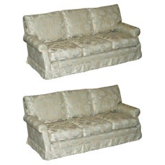 COMFORTABLE PAIR OF HOWARD & SON'S STYLE SiLK BLEND FLORAL UPHOLSTEREED SOFAS