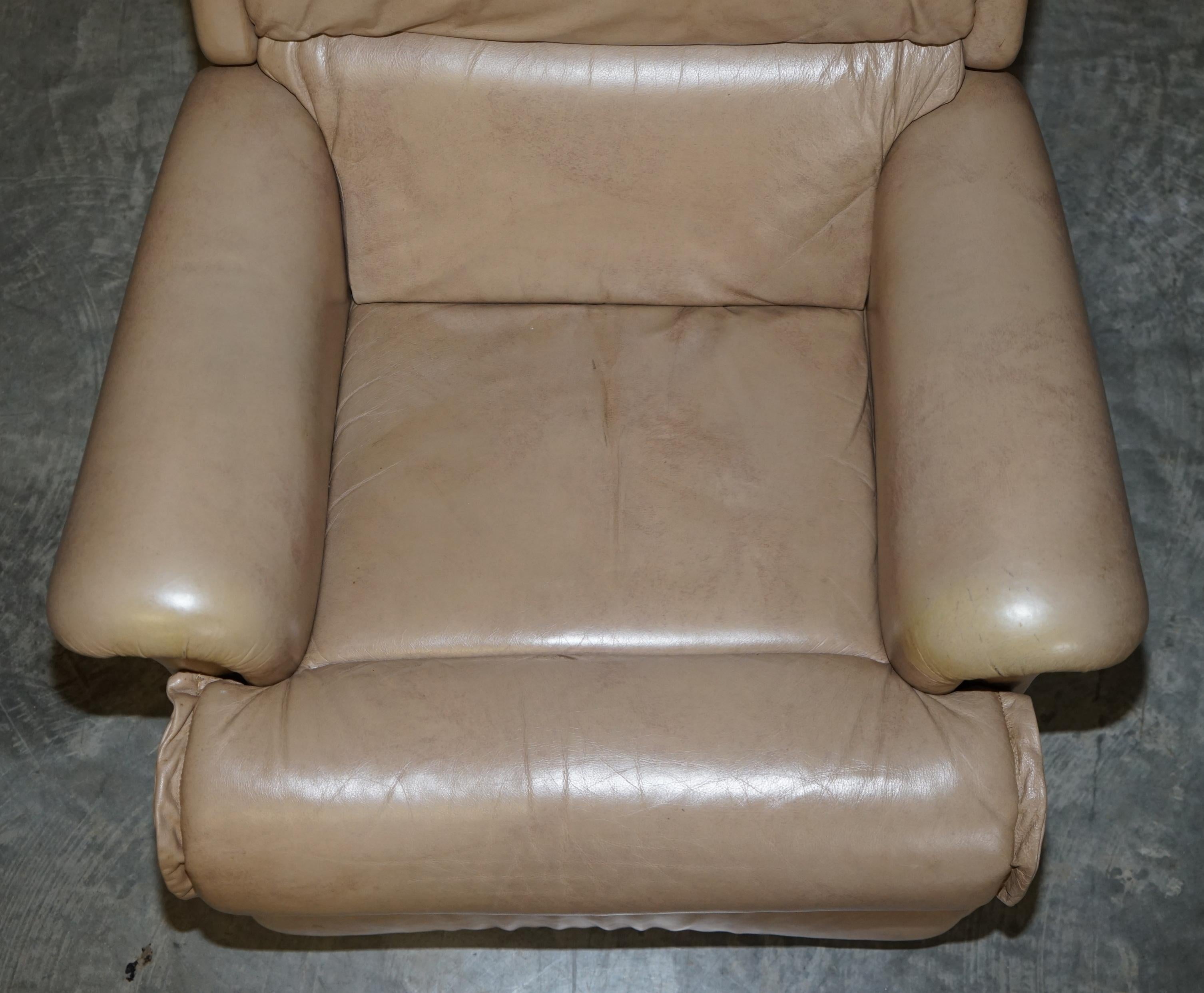 Paire confortable de fauteuils inclinables en cuir Sherborne Nevada en vente 11