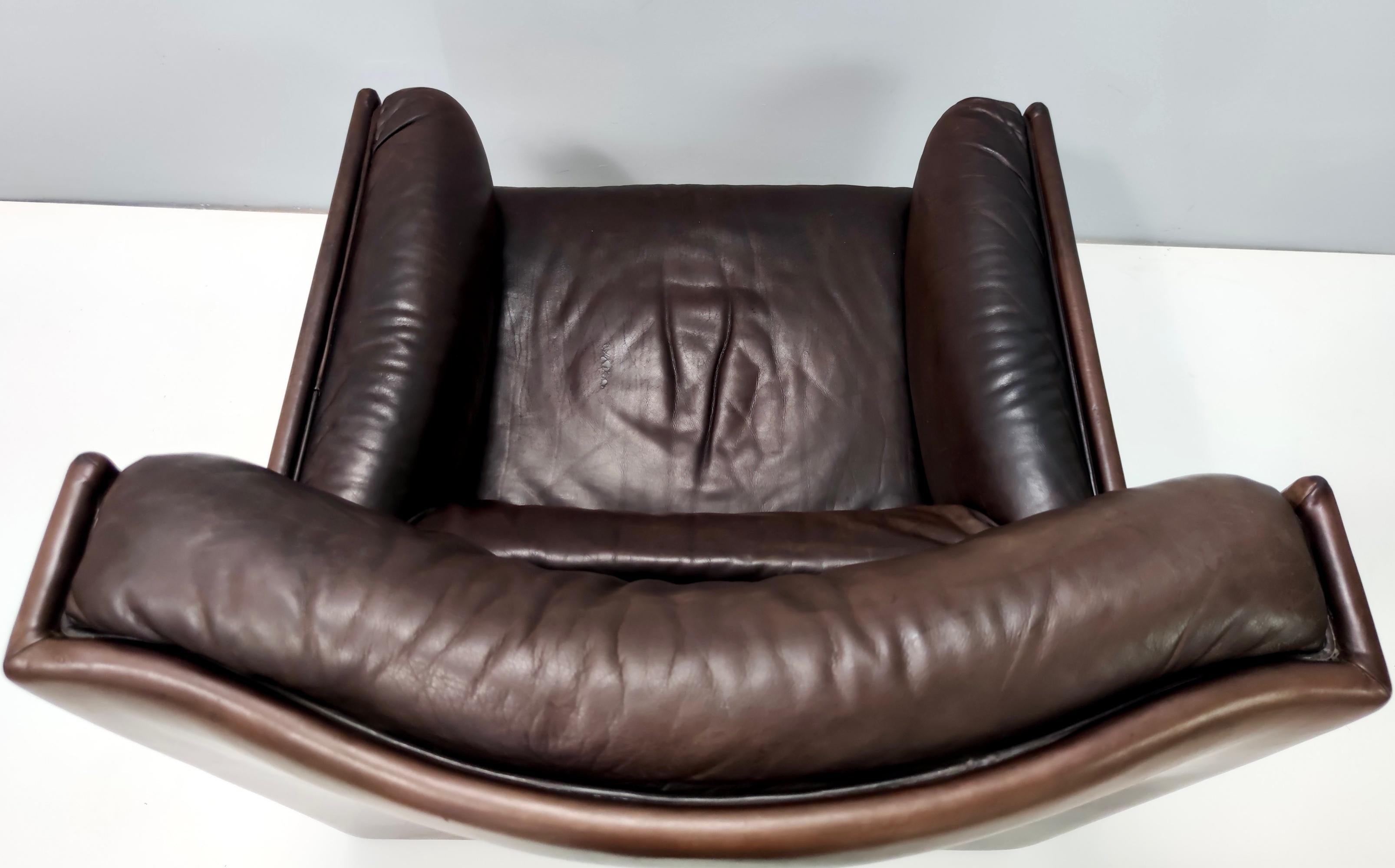 Comfortable Postmodern Brown Leather Armchair, Italy For Sale 5