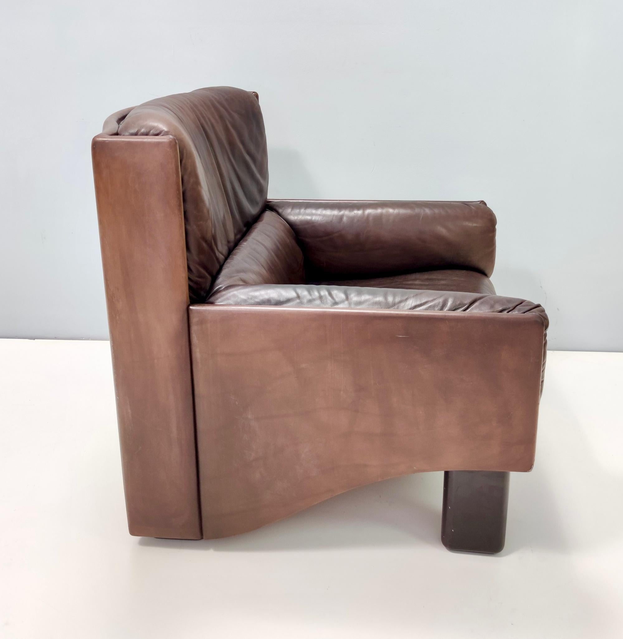 Comfortable Postmodern Brown Leather Armchair, Italy In Excellent Condition For Sale In Bresso, Lombardy