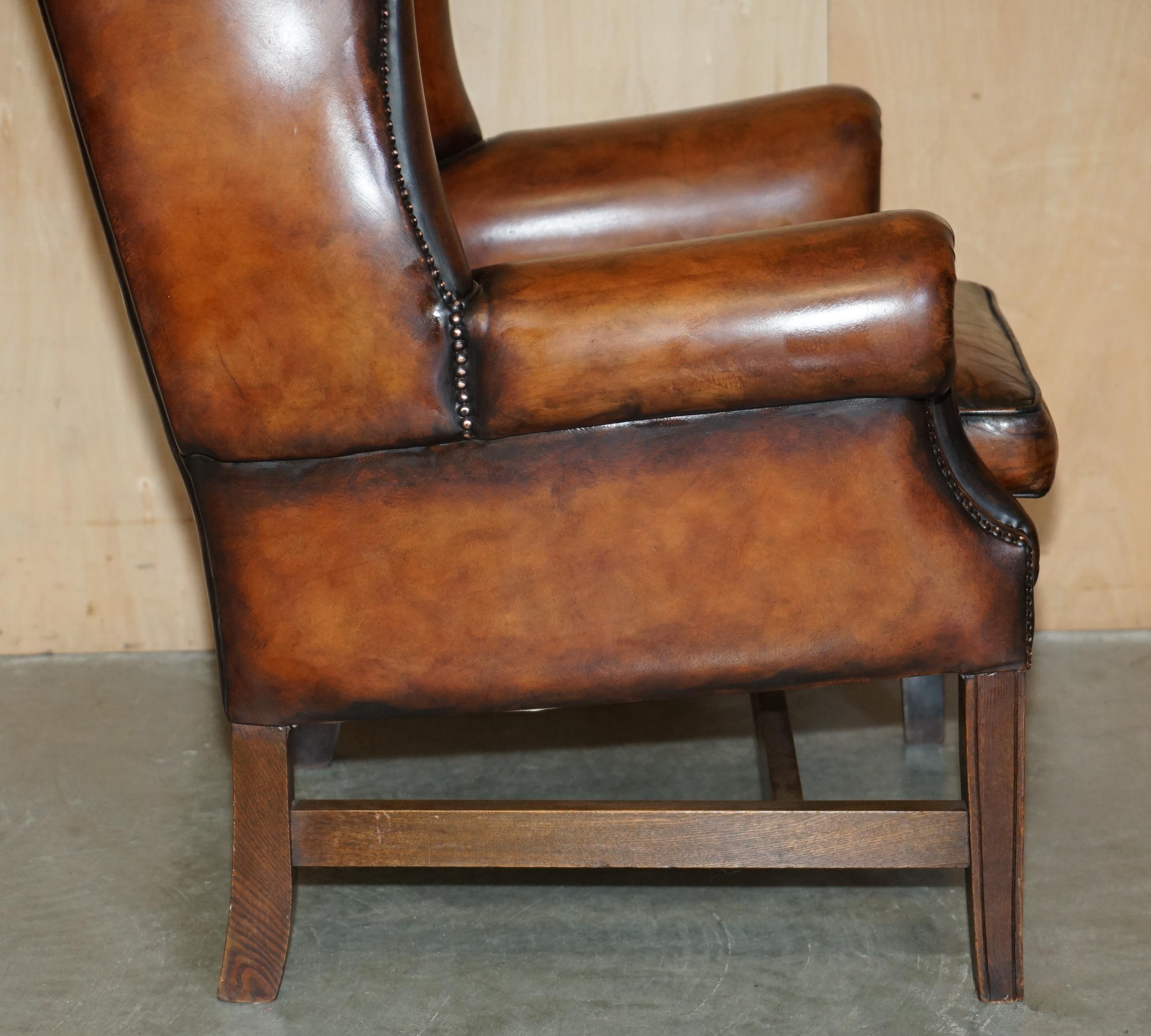 COMFORTABLE FAUTEUIL D'ACCOMPAGNEMENT WHiSKEY RESTAURÉ EN CUIR BRUN TUFTÉ CHESTERFIELD WINGBACK en vente 5