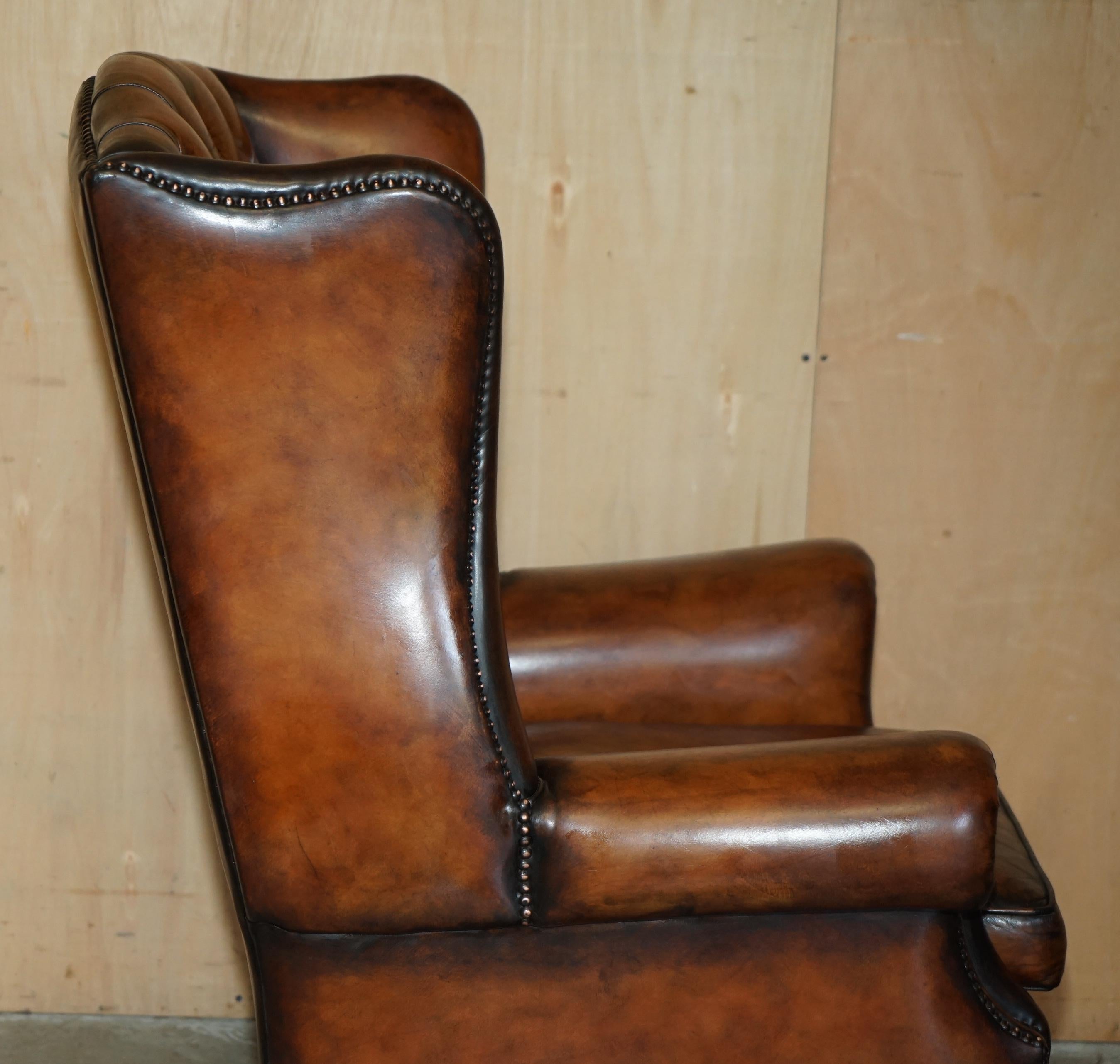 COMFORTABLE FAUTEUIL D'ACCOMPAGNEMENT WHiSKEY RESTAURÉ EN CUIR BRUN TUFTÉ CHESTERFIELD WINGBACK en vente 6