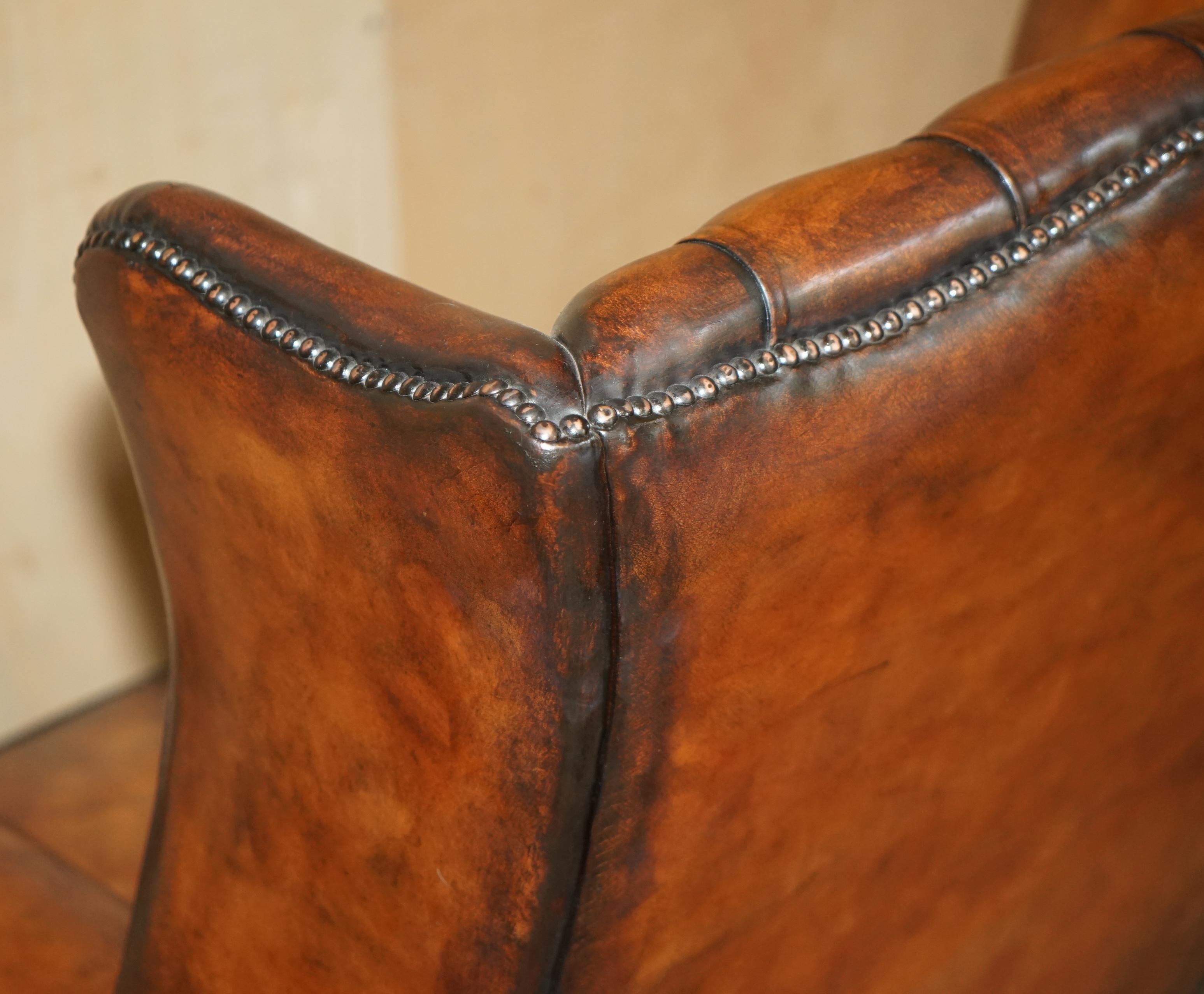 COMFORTABLE FAUTEUIL D'ACCOMPAGNEMENT WHiSKEY RESTAURÉ EN CUIR BRUN TUFTÉ CHESTERFIELD WINGBACK en vente 8